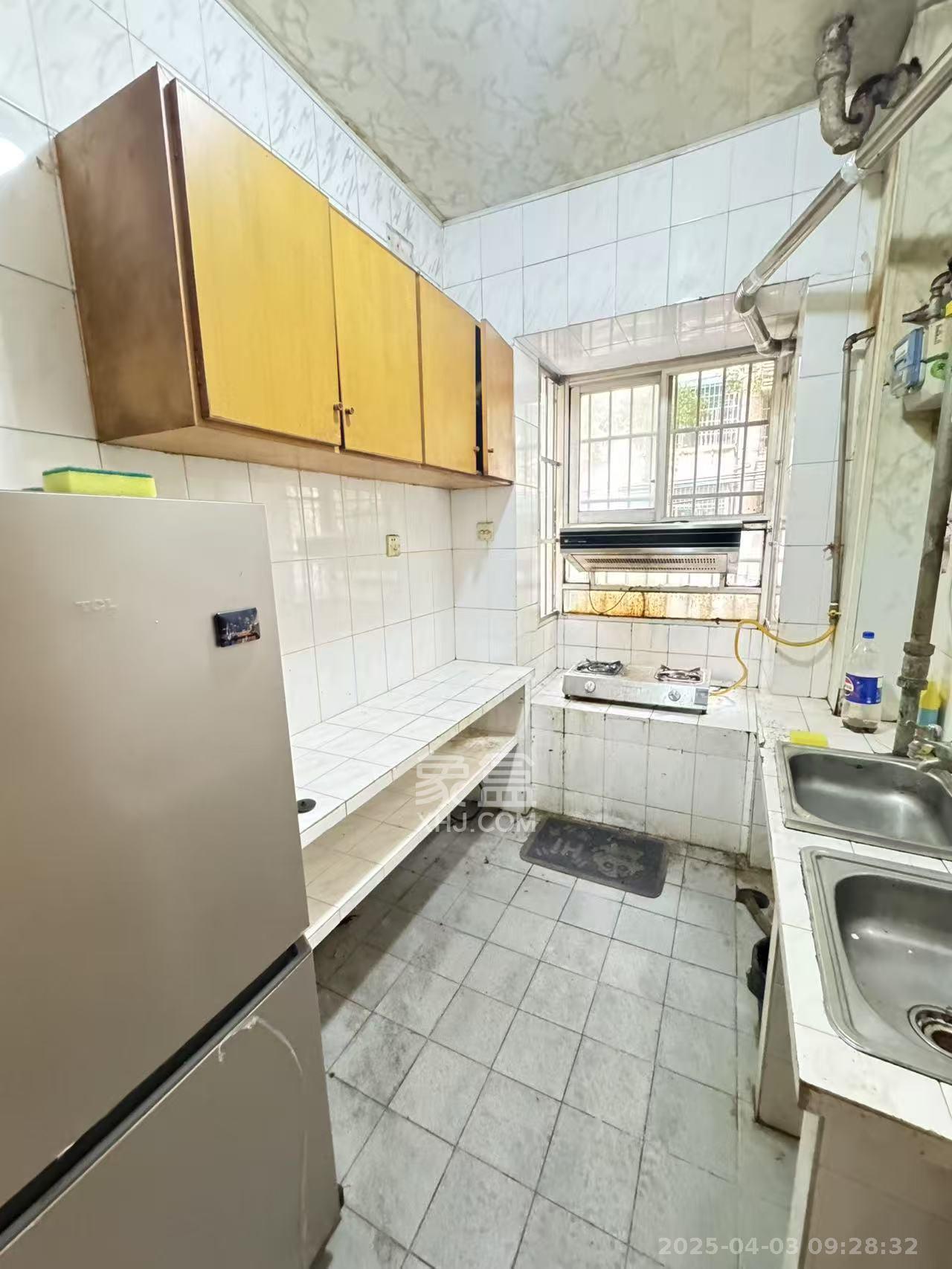 文艺新村  3室2厅1卫   2000.00元/月室内图