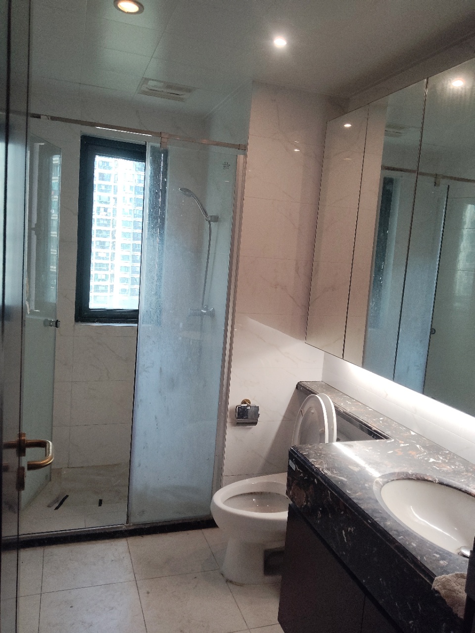 恒大绿洲 3室2厅2卫 2500.0元/月 恒大绿洲 3室2厅2卫 2500.0元/月室内图