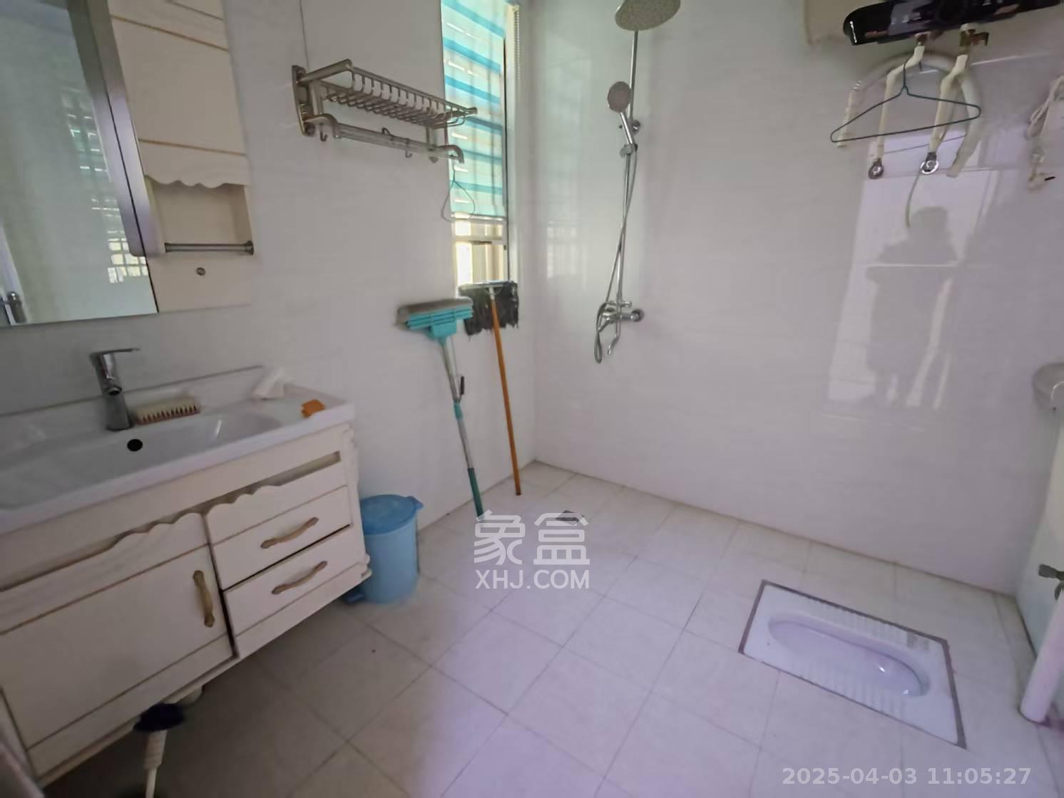 翰林居 3室2厅2卫 2200.0元/月 翰林居 3室2厅2卫 2200.0元/月室内图