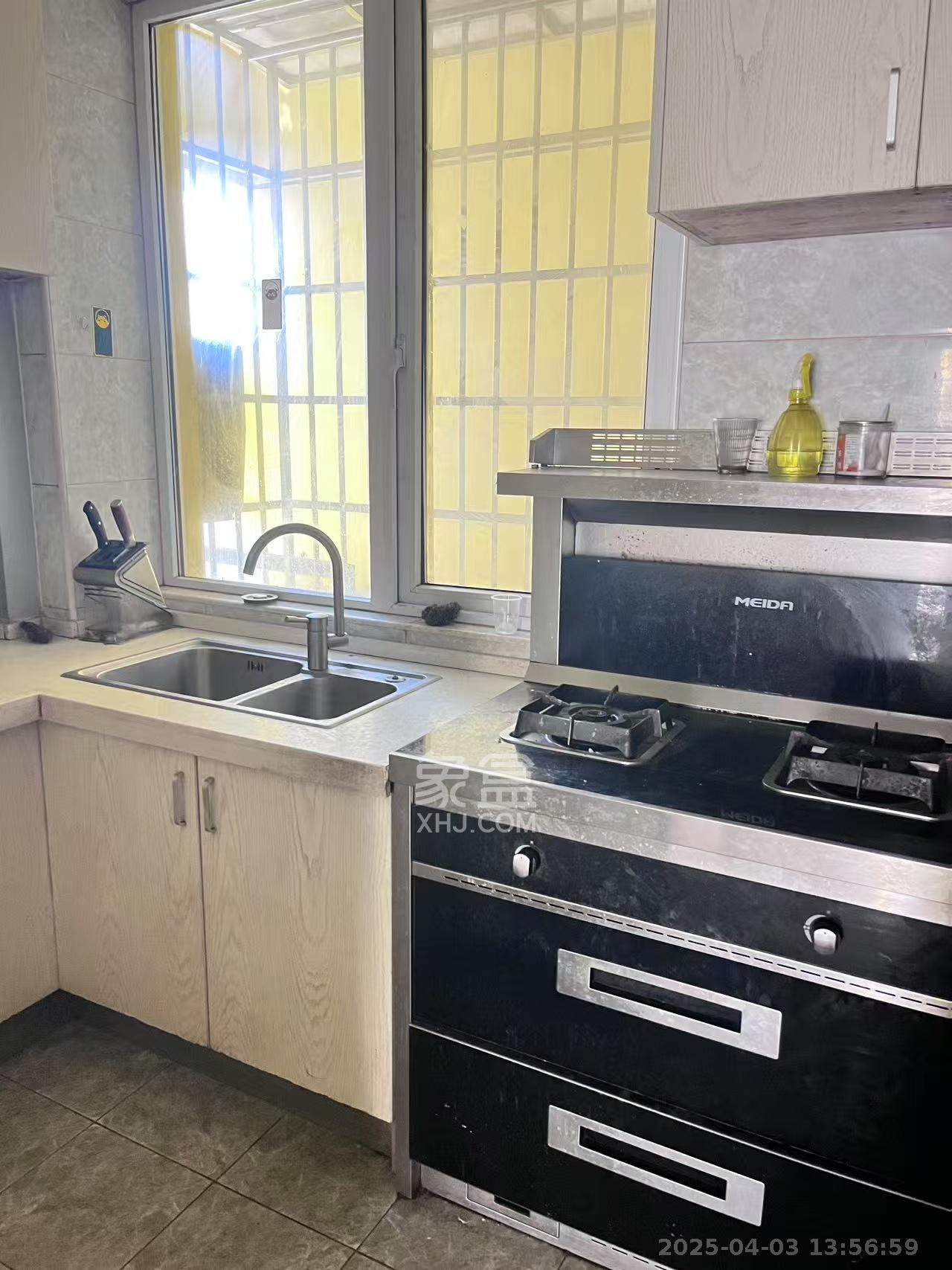 荷韵园 3室2厅1卫 2200.0元/月 荷韵园 3室2厅1卫 2200.0元/月室内图