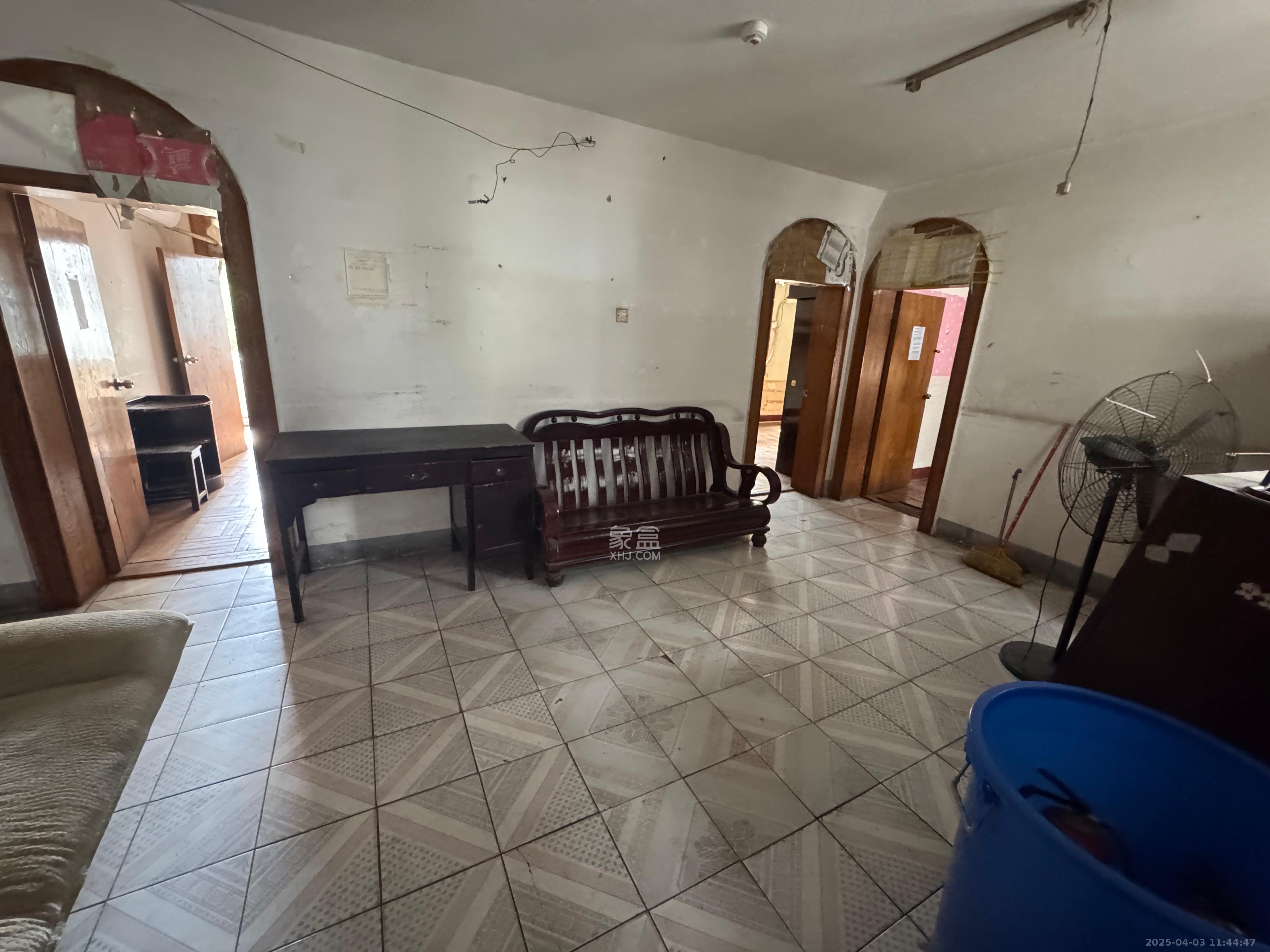 湖南省震灾风险防治中心(老地震局宿舍)  4室1厅1卫    2400.0元/月 湖南省震灾风险防治中心(老地震局宿舍)  4室1厅1卫    2400.0元/月