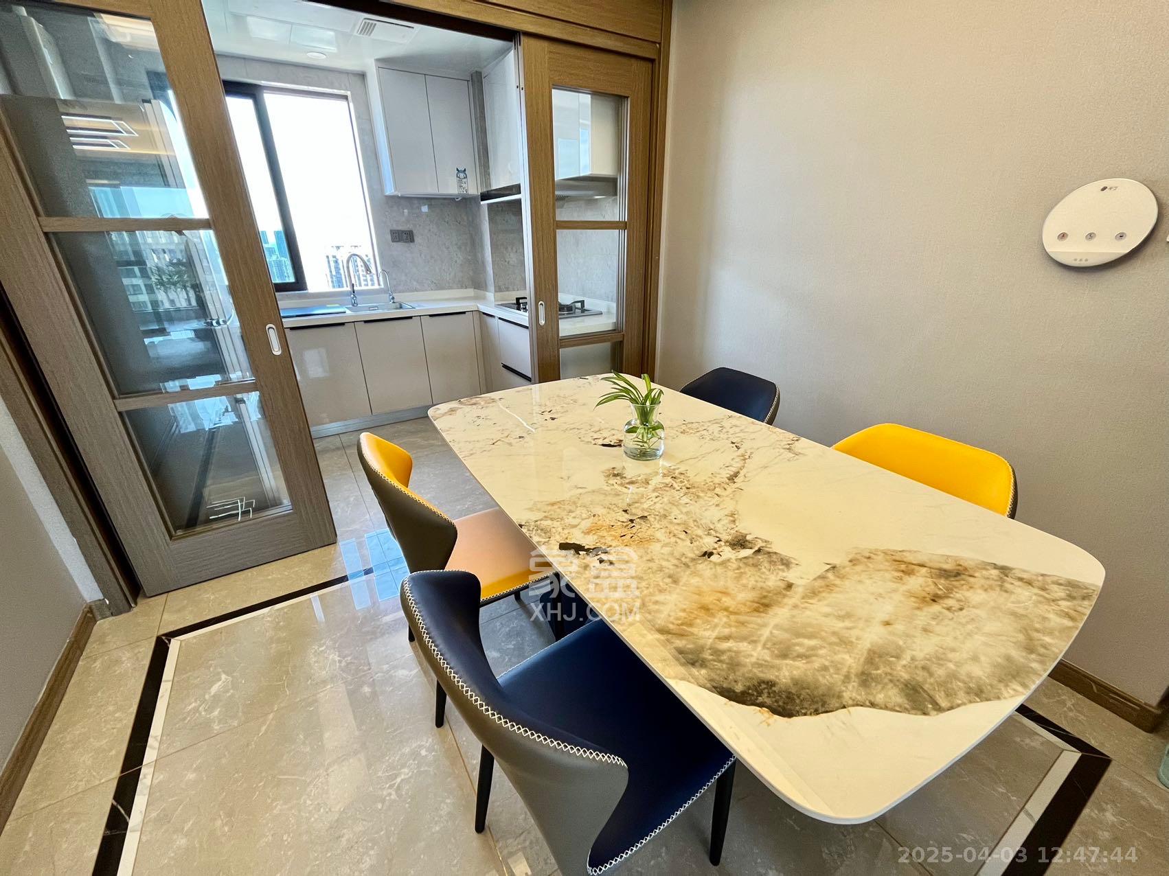 龙湖铂金中心（龙湖春江郦城）  3室2厅2卫   6800.00元/月室内图