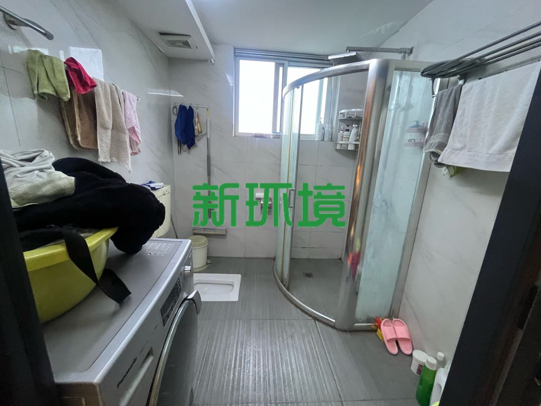 德皇新城  4室2厅2卫   88.00万客厅