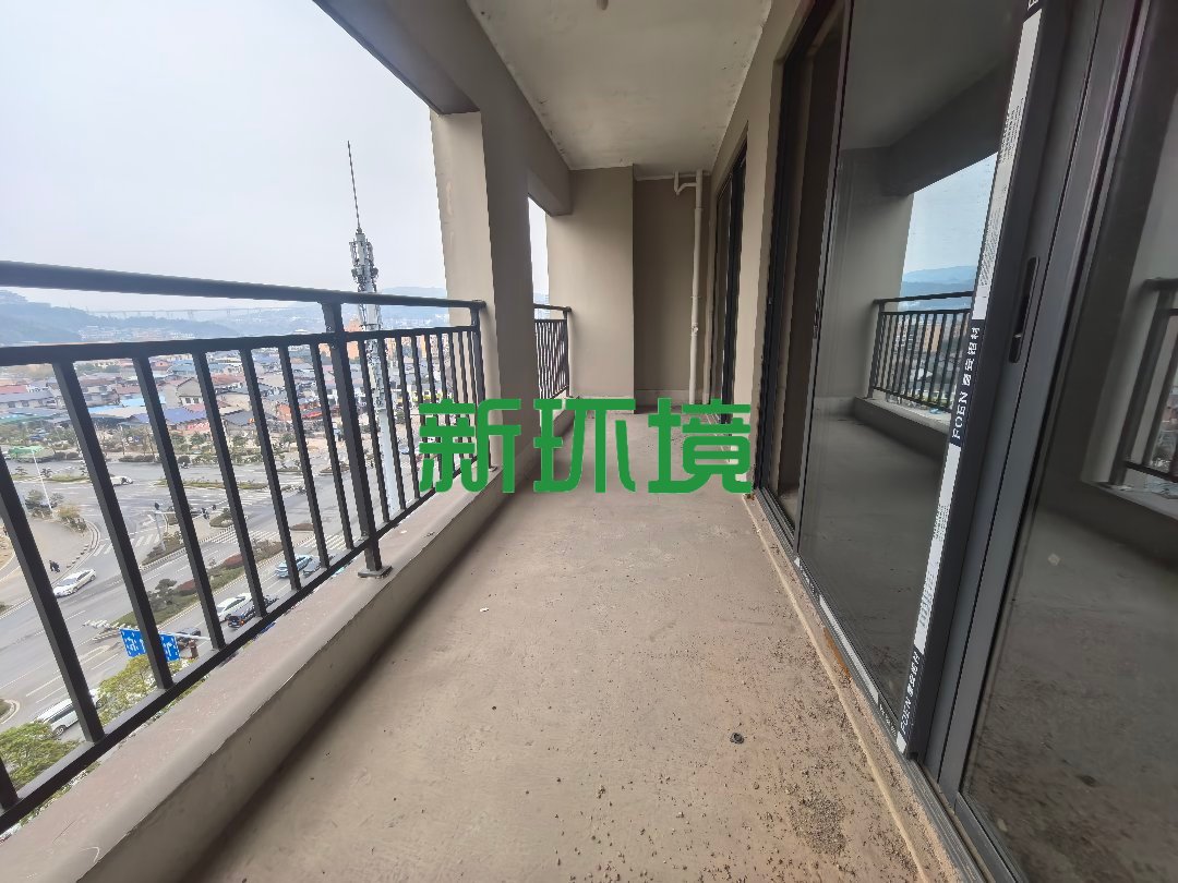 荣盛花语书院  3室2厅2卫   79.80万客厅
