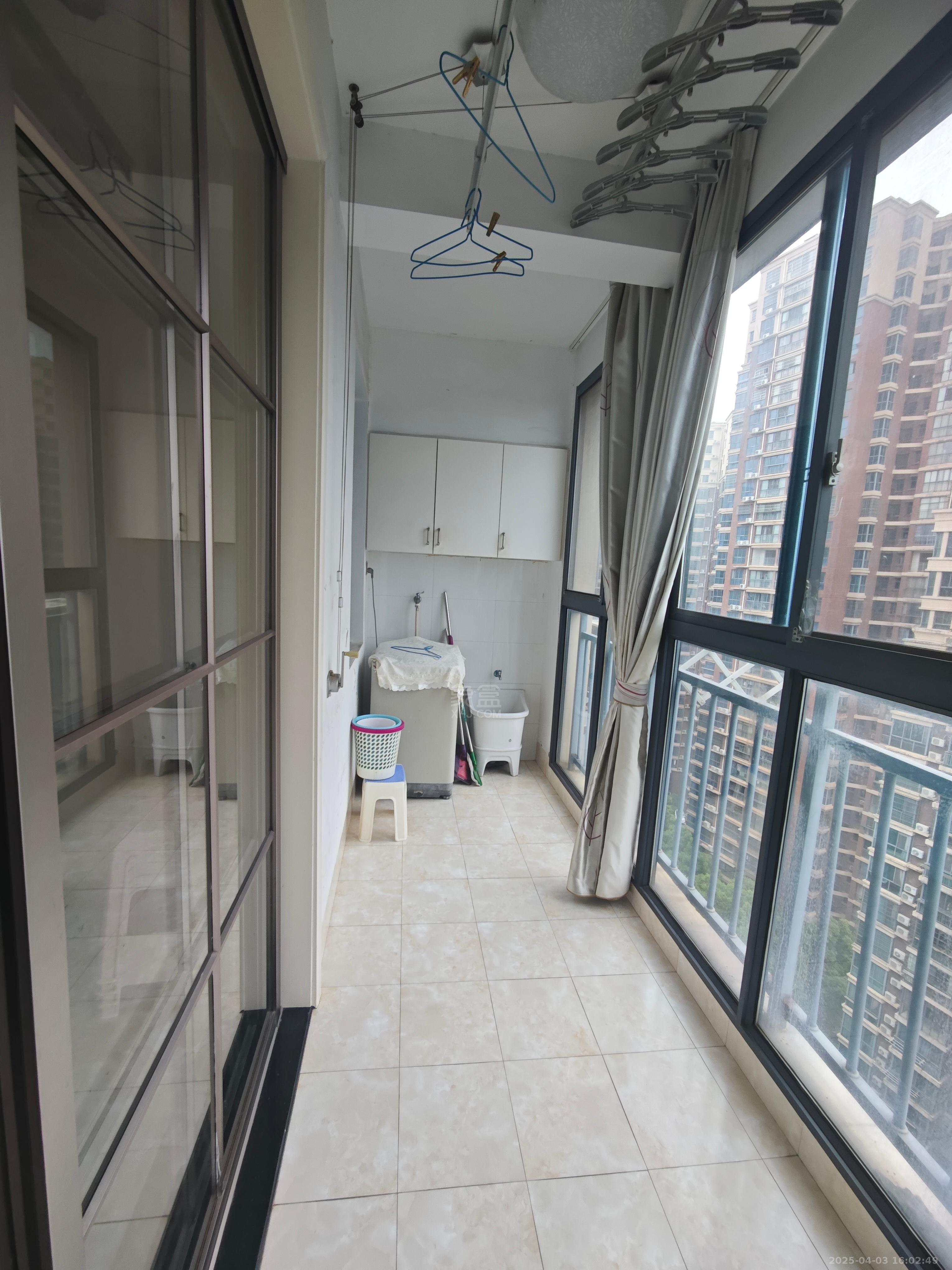 中央皇庭 2室2厅1卫 1500.0元/月 中央皇庭 2室2厅1卫 1500.0元/月室内图