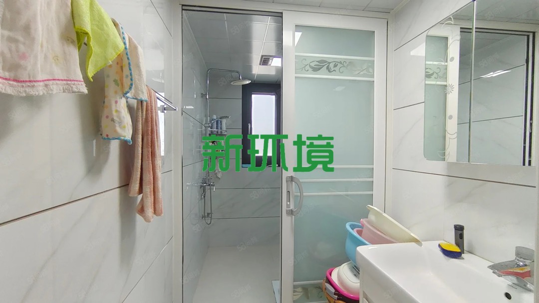月亮湾三期  3室2厅2卫   90.00万客厅