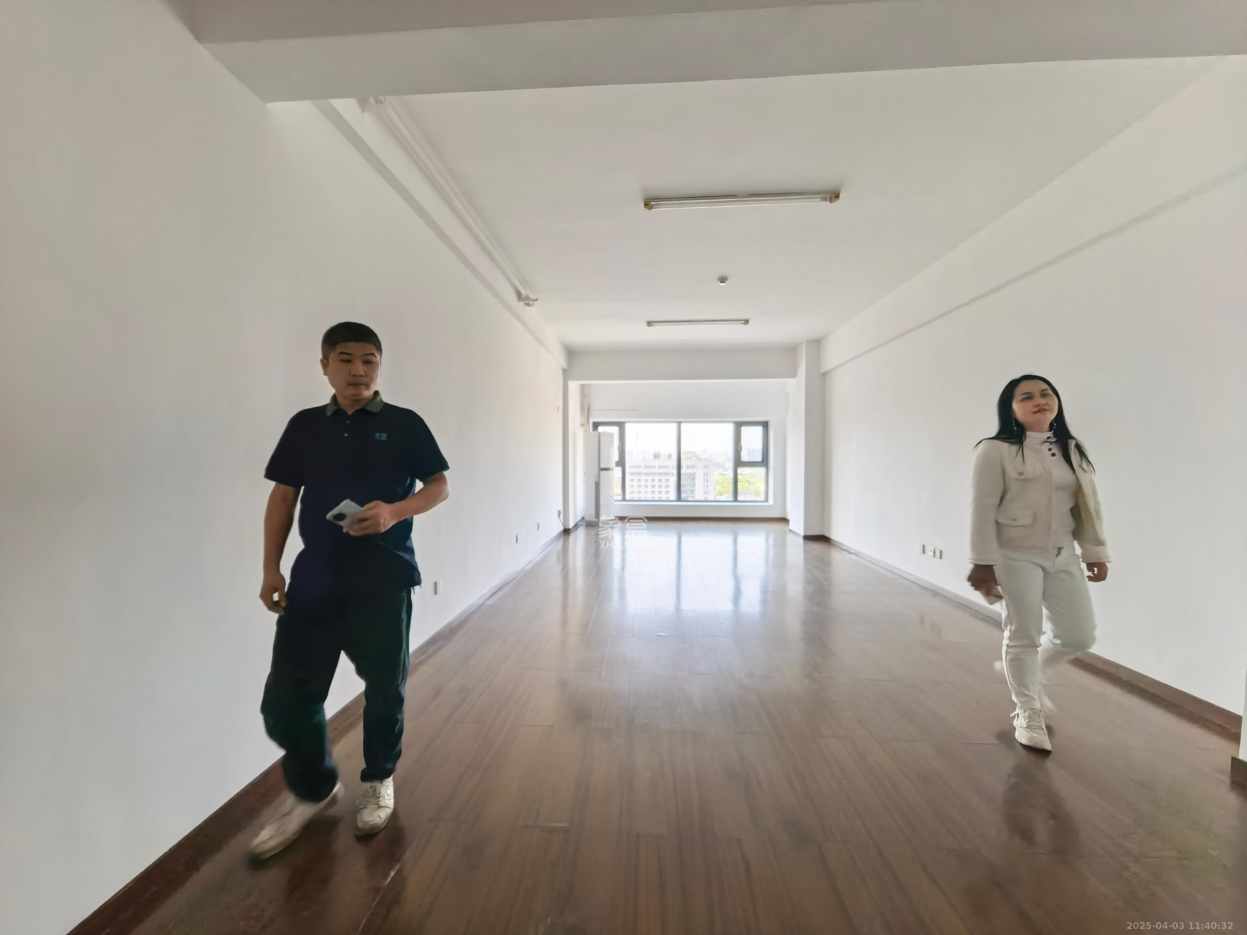 鸿飞大厦  1室1厅1卫   2300.00元/月室内图