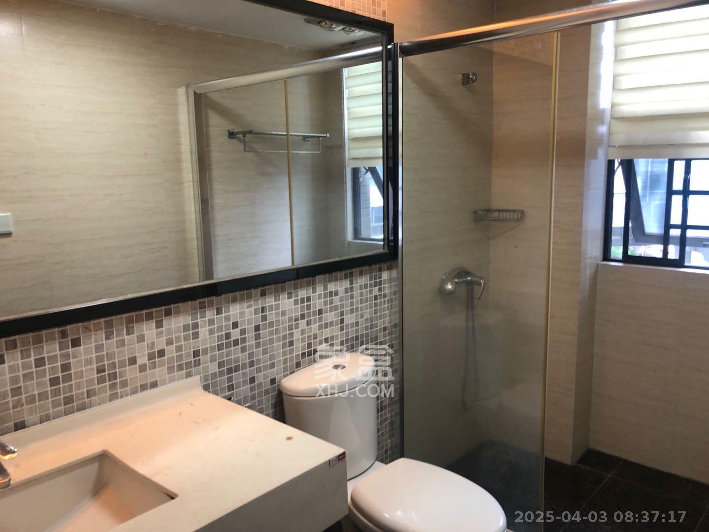 藏珑湖上国际花园 3室2厅2卫 2700.0元/月 藏珑湖上国际花园 3室2厅2卫 2700.0元/月室内图