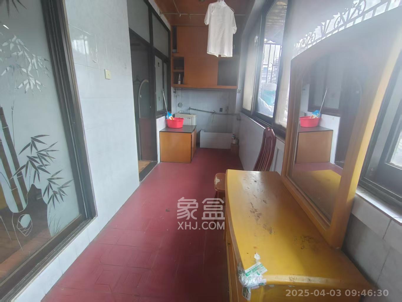 席草田散盘 3室1厅1卫 2000.0元/月 席草田散盘 3室1厅1卫 2000.0元/月室内图