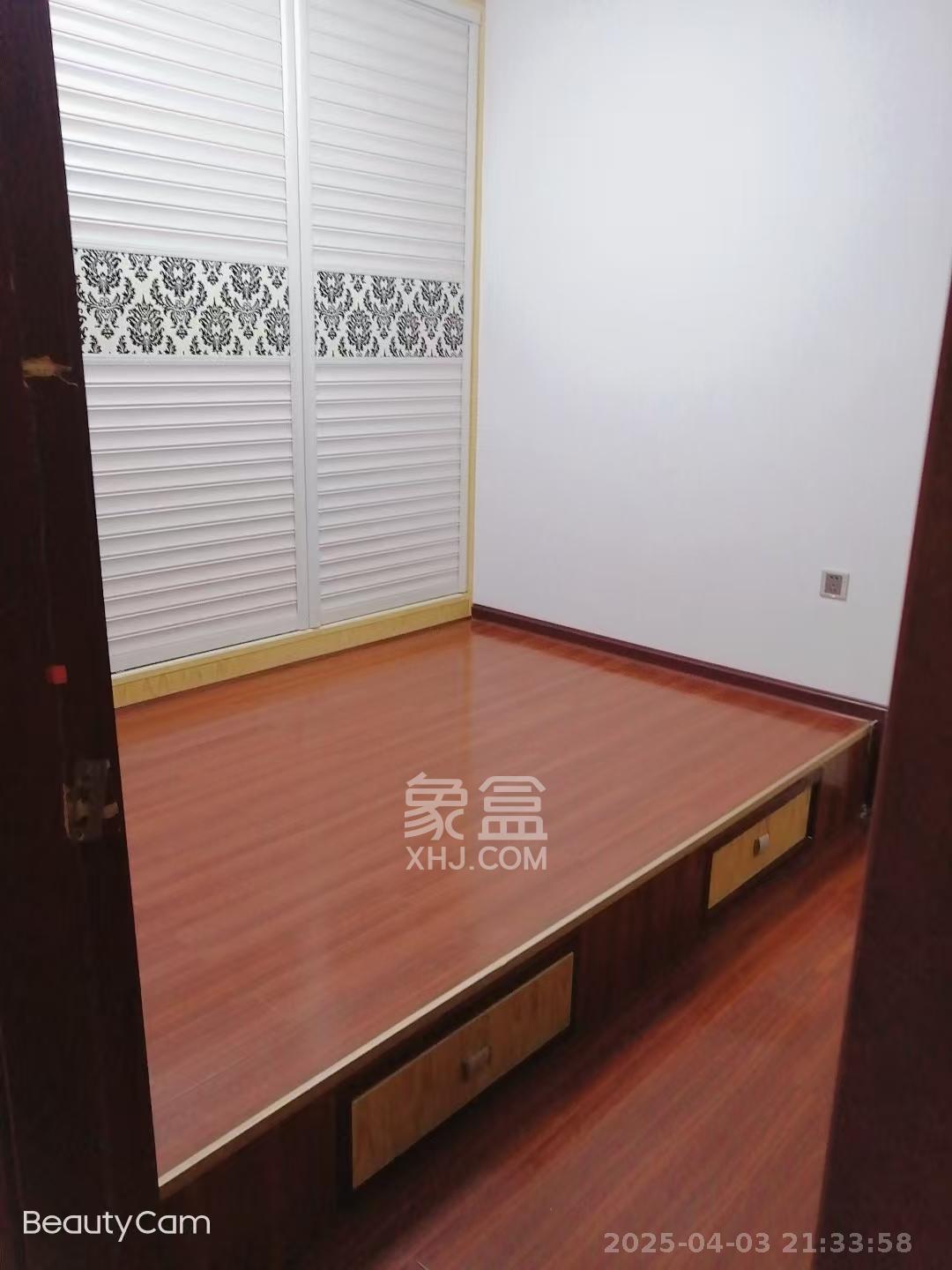三一街区  2室2厅1卫   1800.00元/月室内图