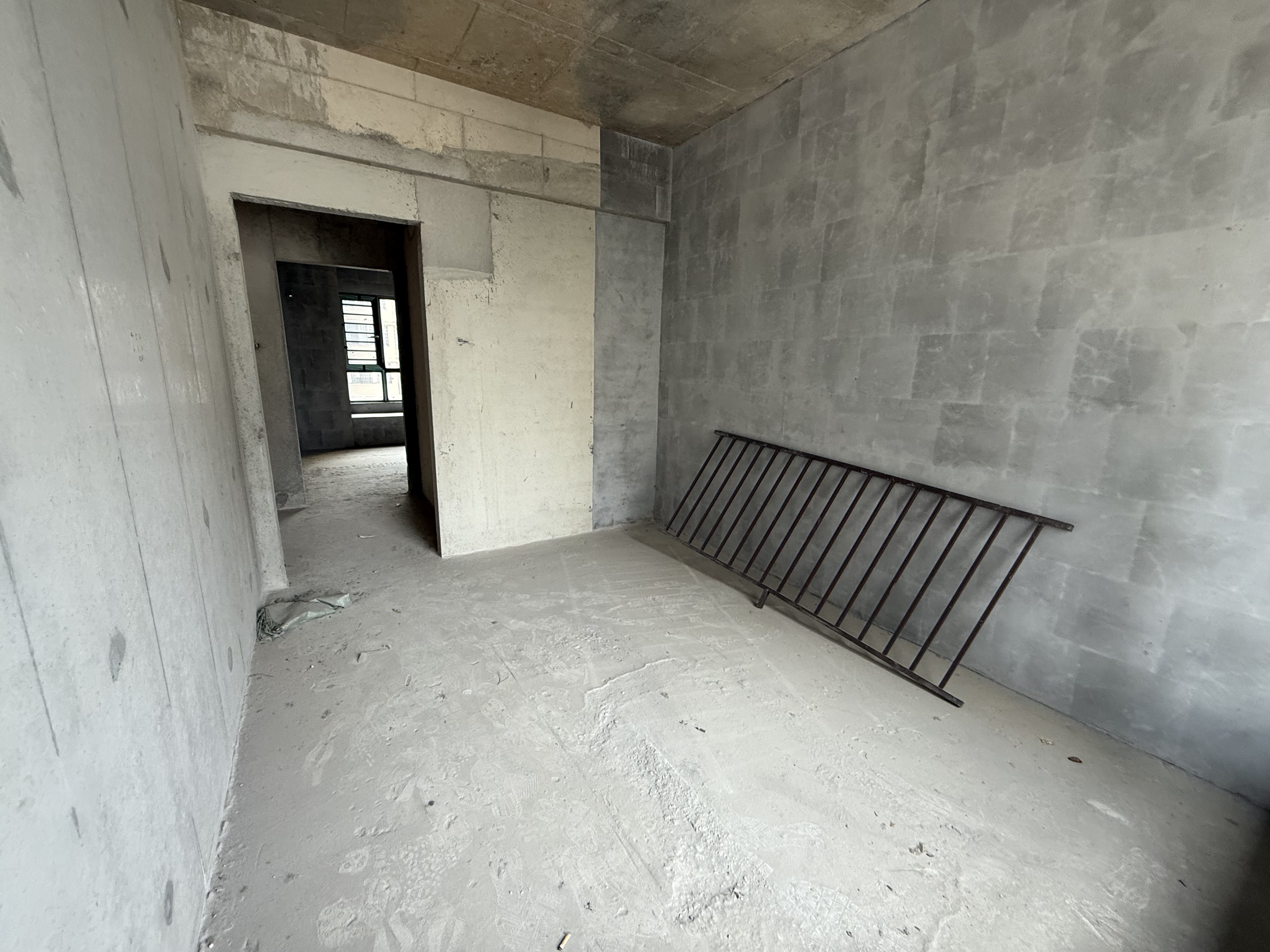 青春里 4室2厅2卫 129.8万 青春里 4室2厅2卫 129.8万客厅