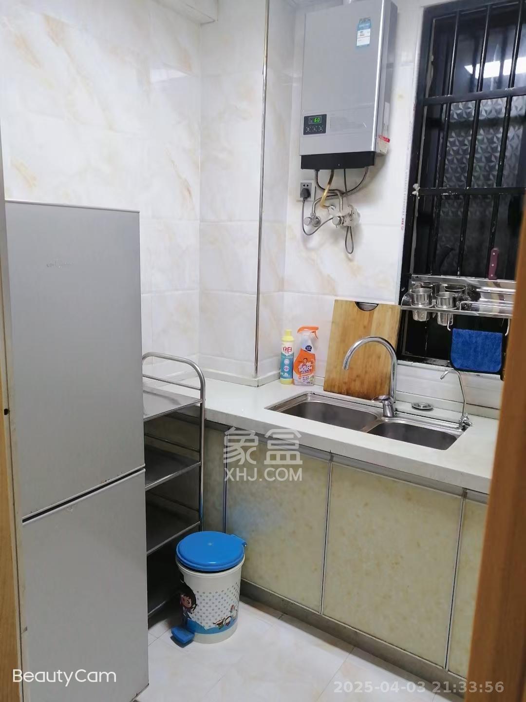 三一街区  2室2厅1卫   1800.00元/月室内图