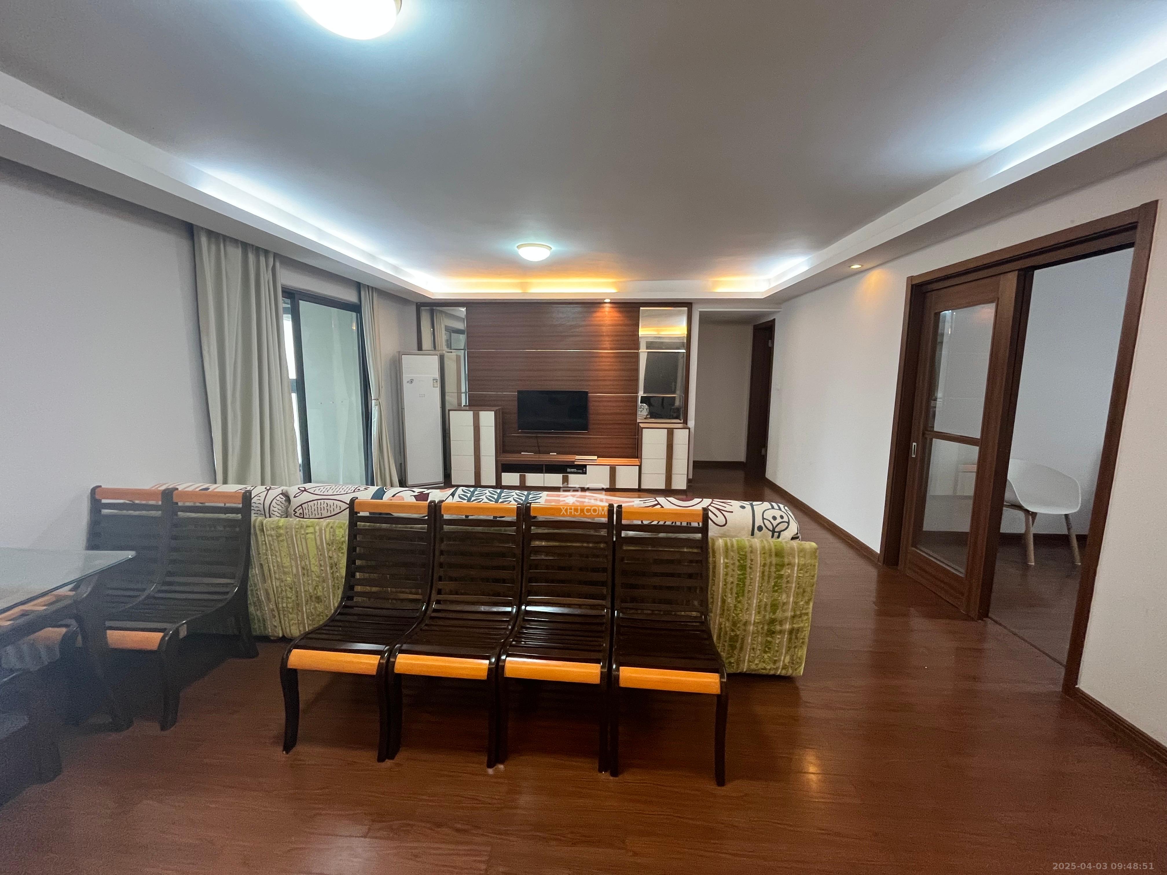 万科城  3室2厅2卫   3000.00元/月