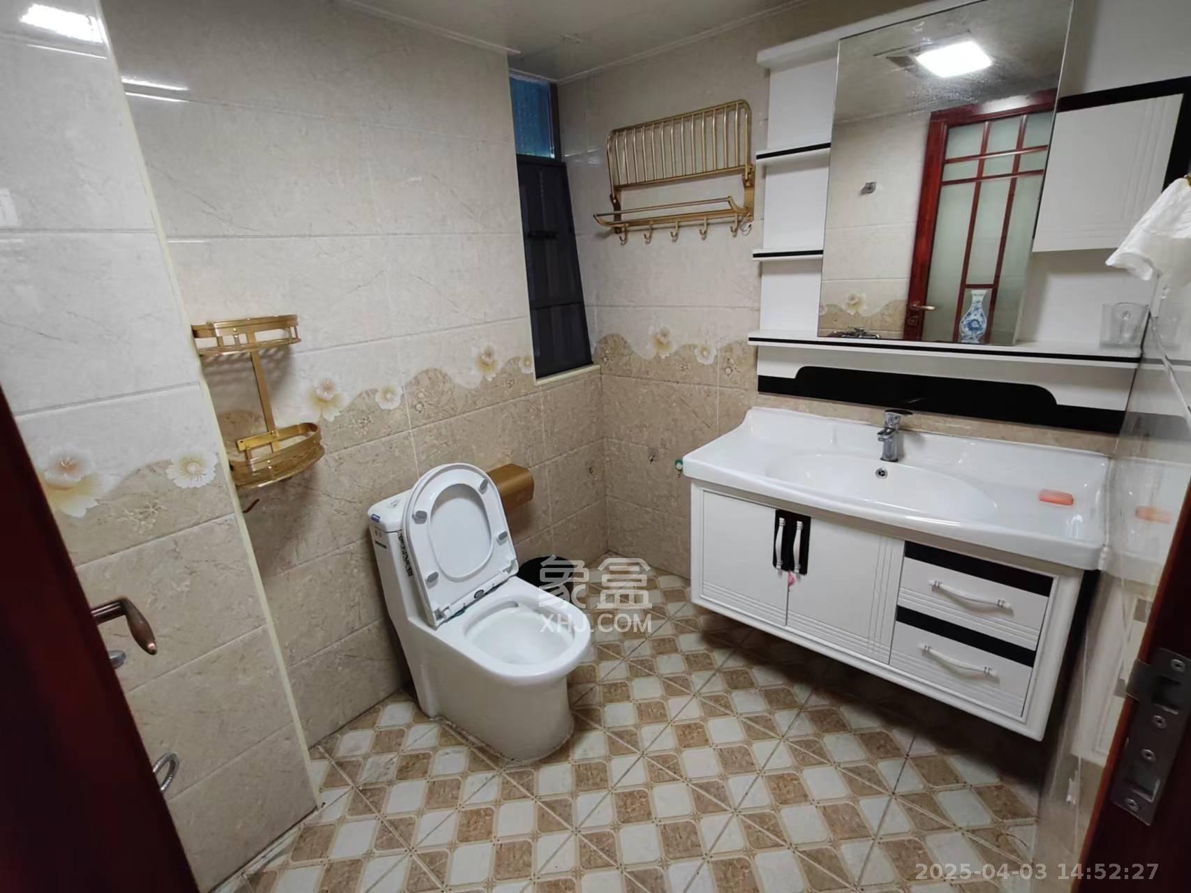 长永佳苑 3室2厅1卫 2300.0元/月 长永佳苑 3室2厅1卫 2300.0元/月室内图