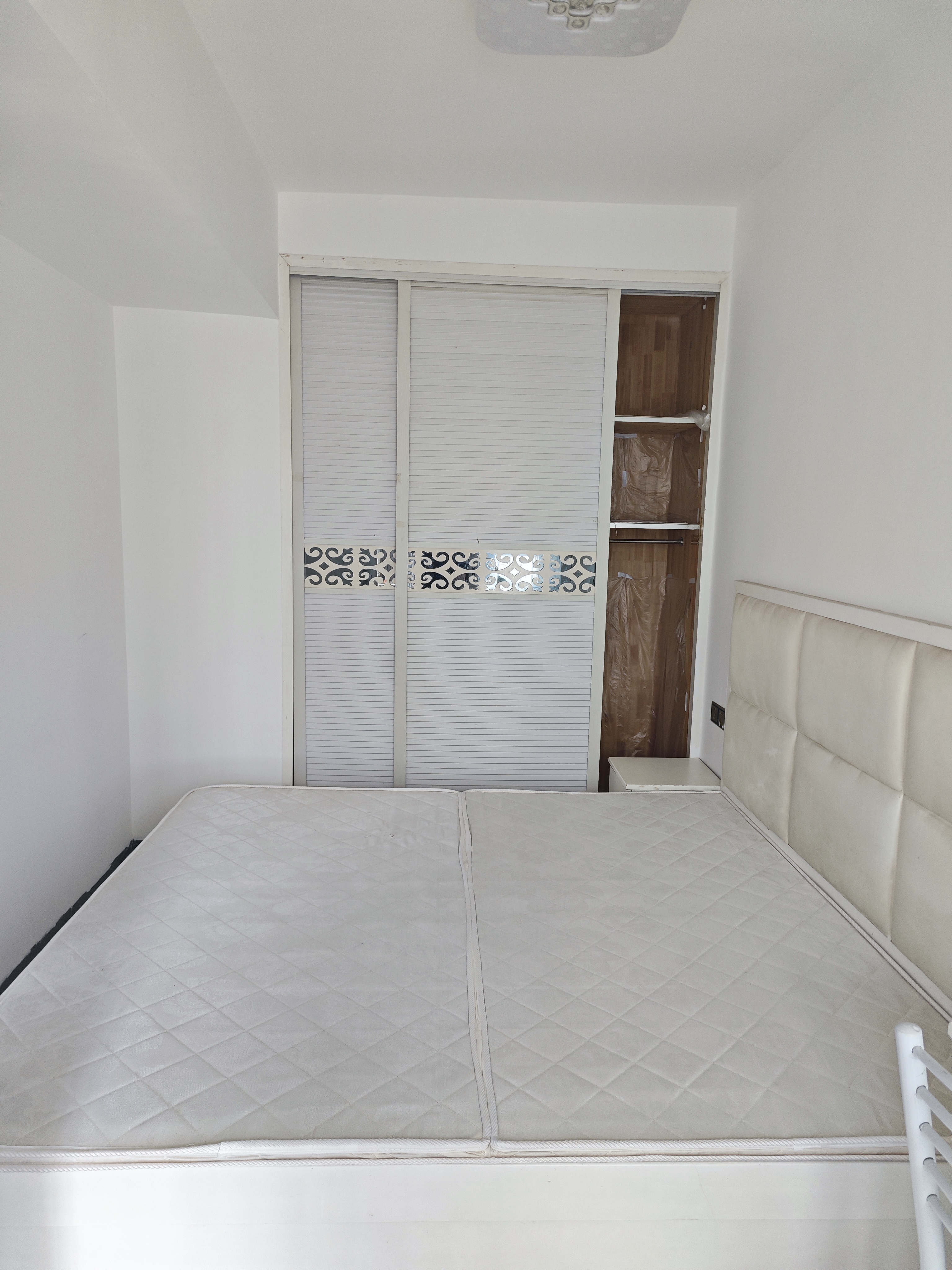 东方豪苑 1室0厅0卫 900.0元/月 东方豪苑 1室0厅0卫 900.0元/月室内图