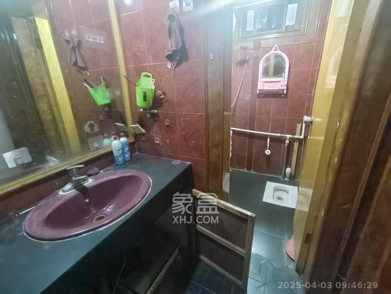 席草田散盘 3室1厅1卫 2000.0元/月 席草田散盘 3室1厅1卫 2000.0元/月室内图