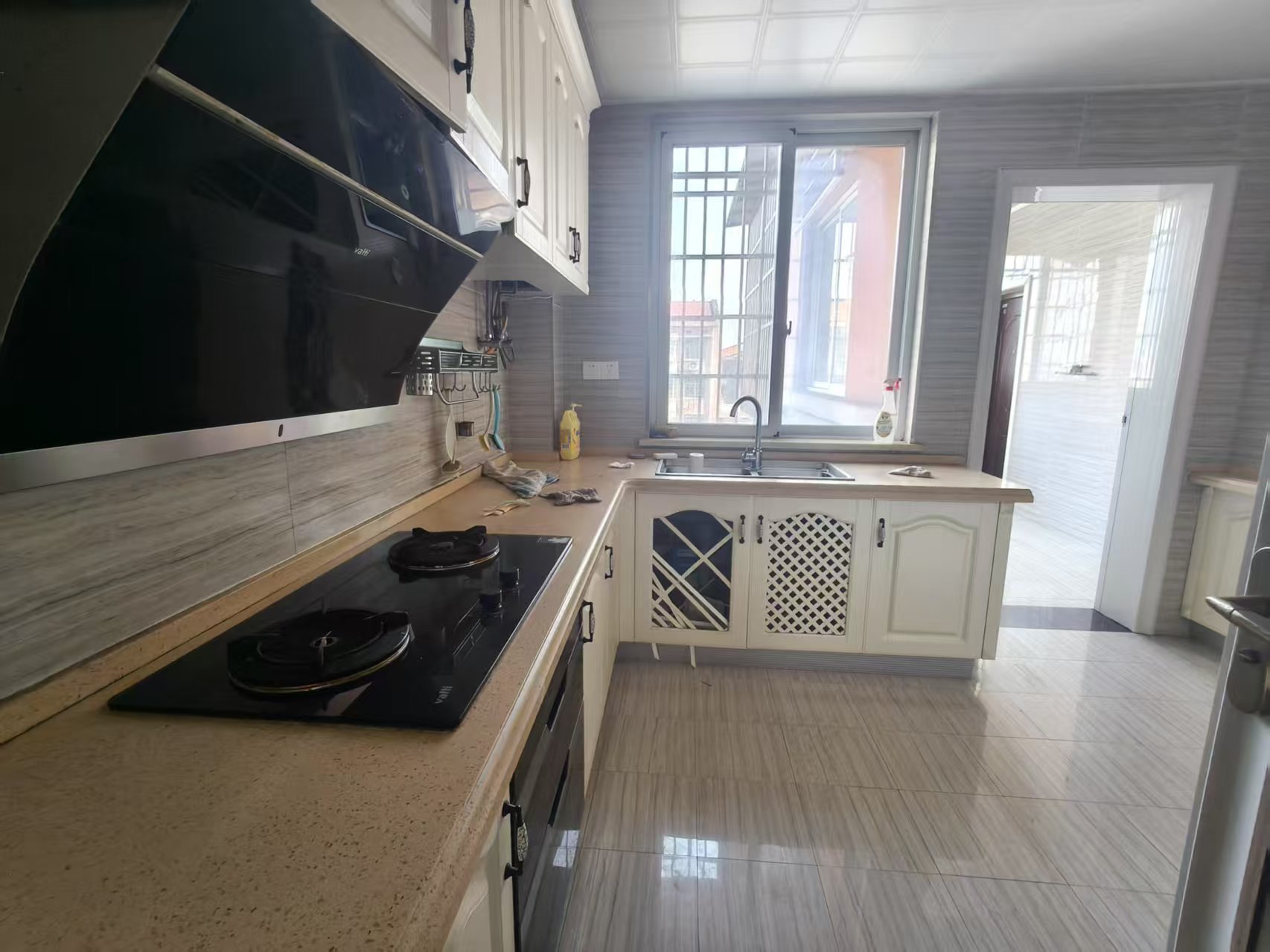 福泽大厦 4室2厅2卫 1800.0元/月 福泽大厦 4室2厅2卫 1800.0元/月室内图