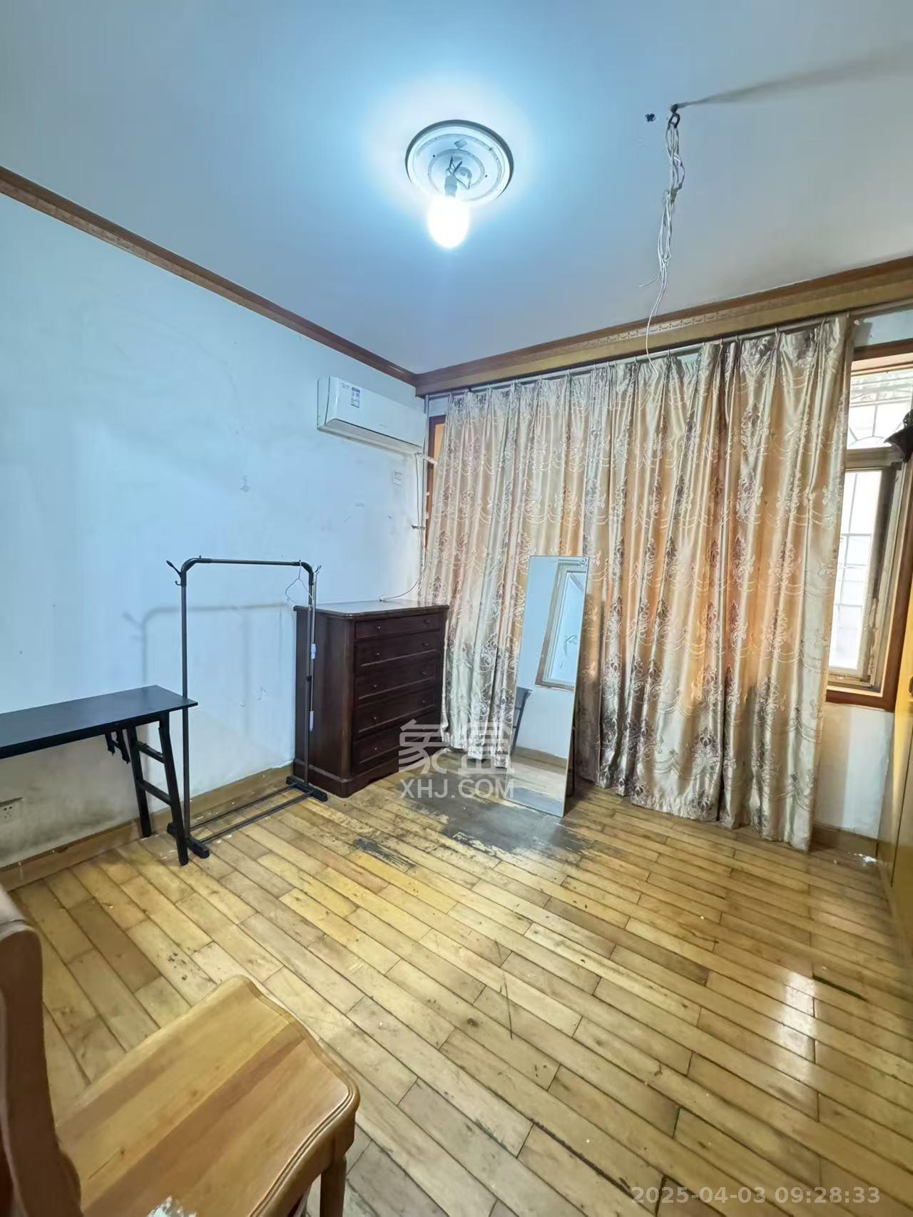文艺新村  3室2厅1卫   2000.00元/月室内图