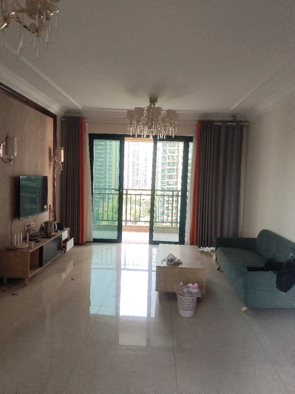 恒大绿洲 3室2厅2卫 2500.0元/月 恒大绿洲 3室2厅2卫 2500.0元/月室内图