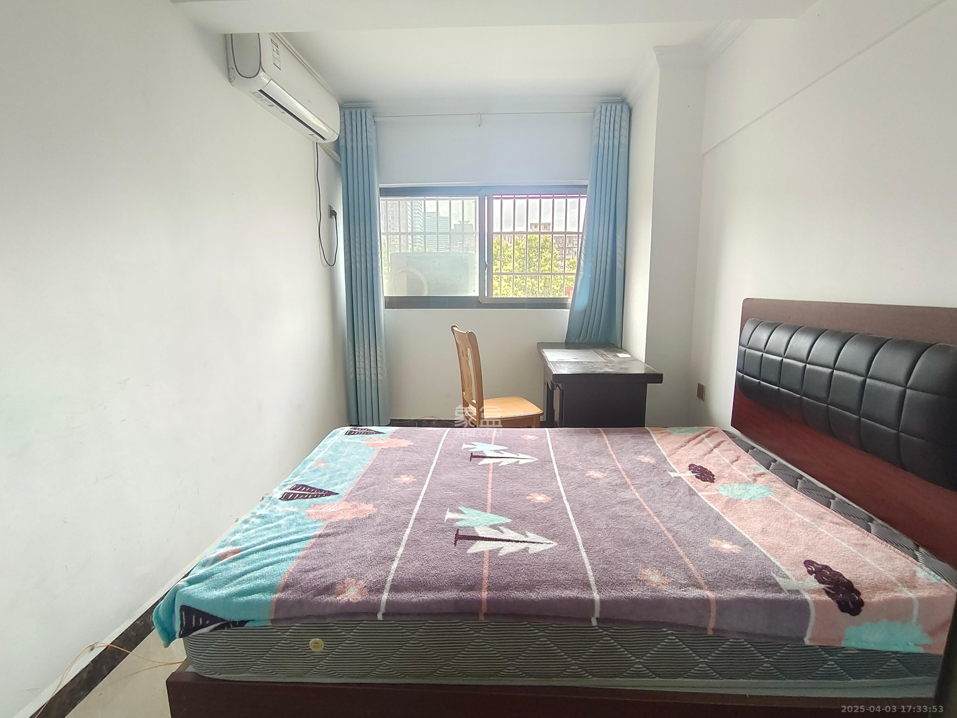 南国嘉苑  2室2厅1卫    1200.0元/月 南国嘉苑  2室2厅1卫    1200.0元/月