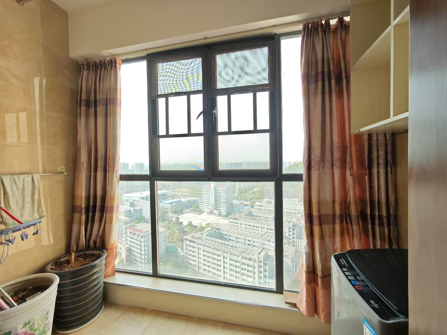 百弘学府城  3室2厅2卫    59.8万 百弘学府城  3室2厅2卫    59.8万客厅