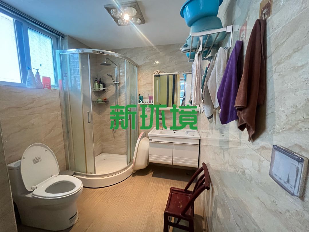 德皇新城  4室2厅2卫   88.00万客厅
