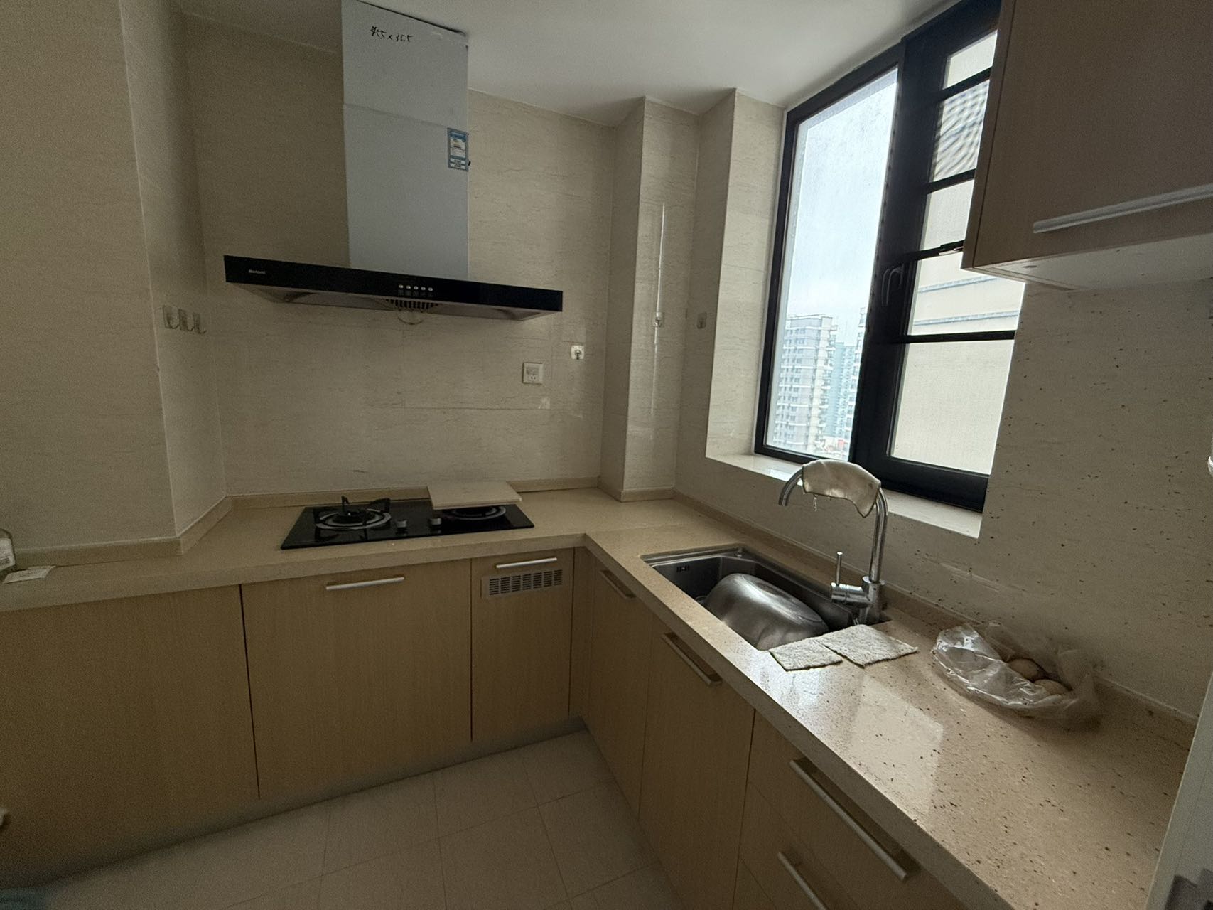 天地凤凰城  2室2厅1卫    99.0万 天地凤凰城  2室2厅1卫    99.0万室内图