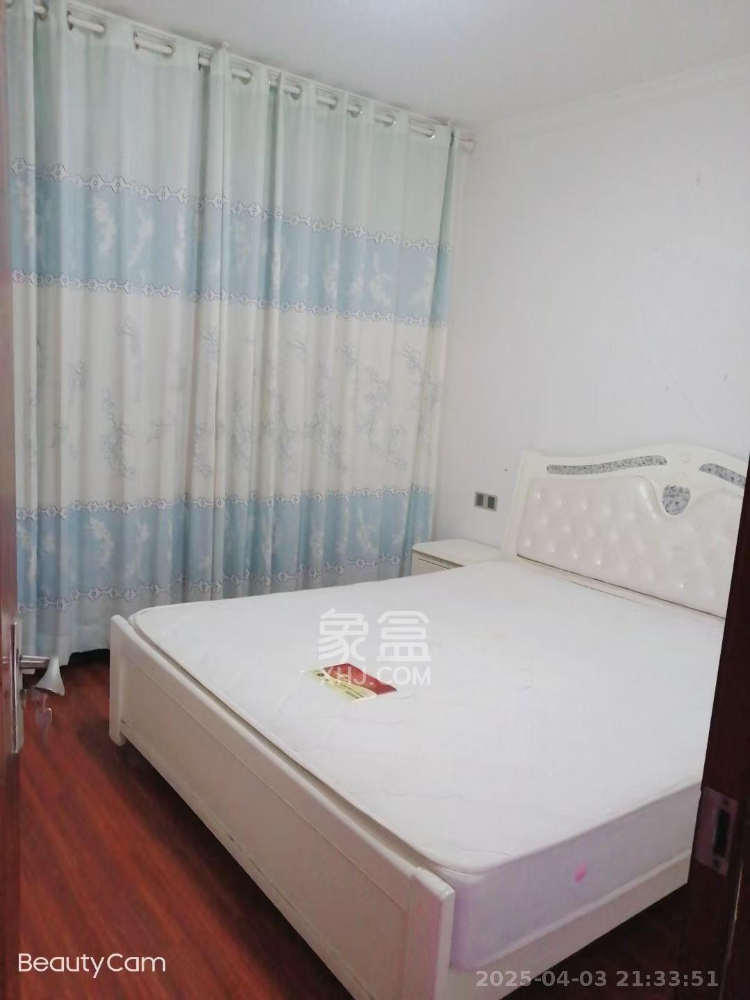 三一街区  2室2厅1卫   1800.00元/月室内图