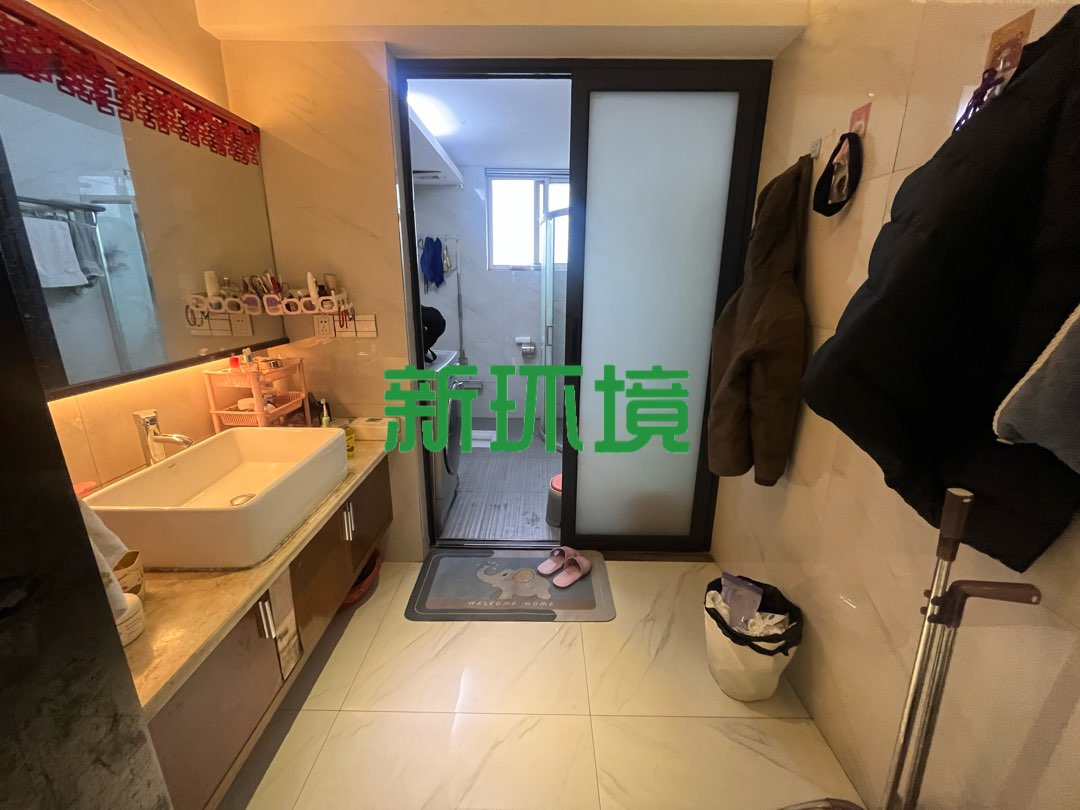 德皇新城  4室2厅2卫   88.00万客厅