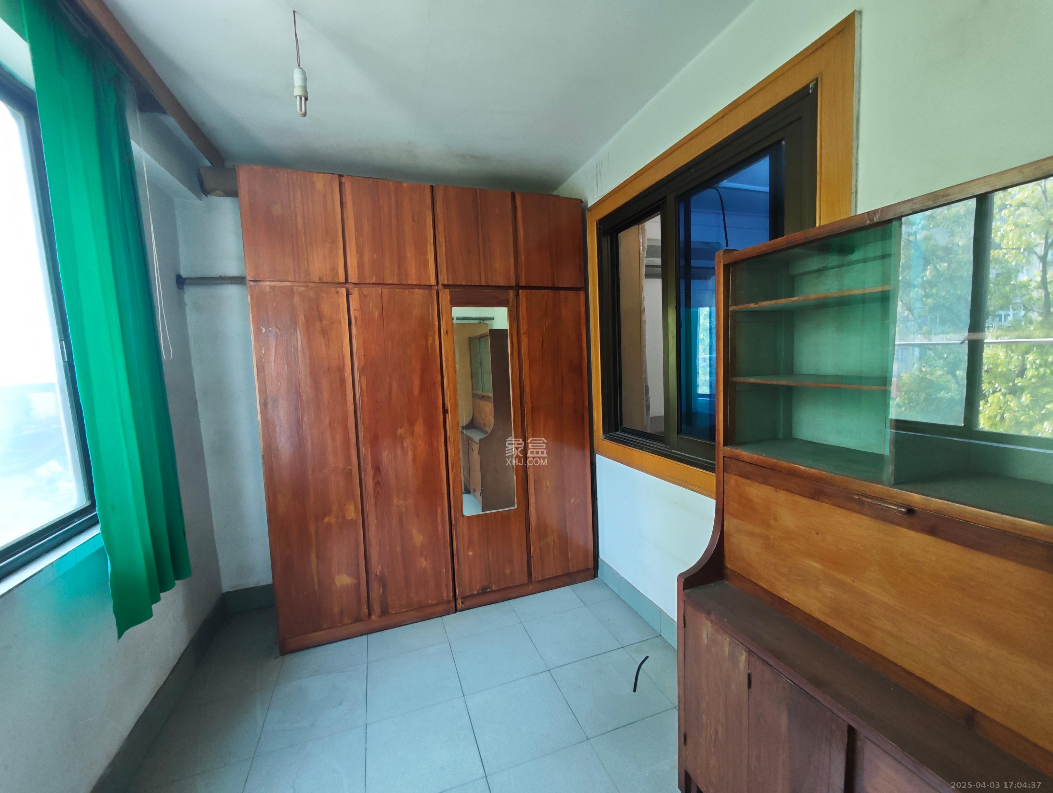 友谊路电视机厂宿舍 4室2厅1卫 1500.0元/月 友谊路电视机厂宿舍 4室2厅1卫 1500.0元/月室内图