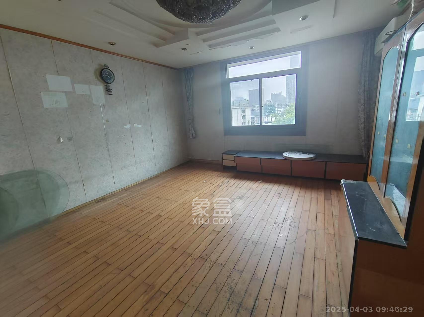 席草田散盘 3室1厅1卫 2000.0元/月 席草田散盘 3室1厅1卫 2000.0元/月室内图