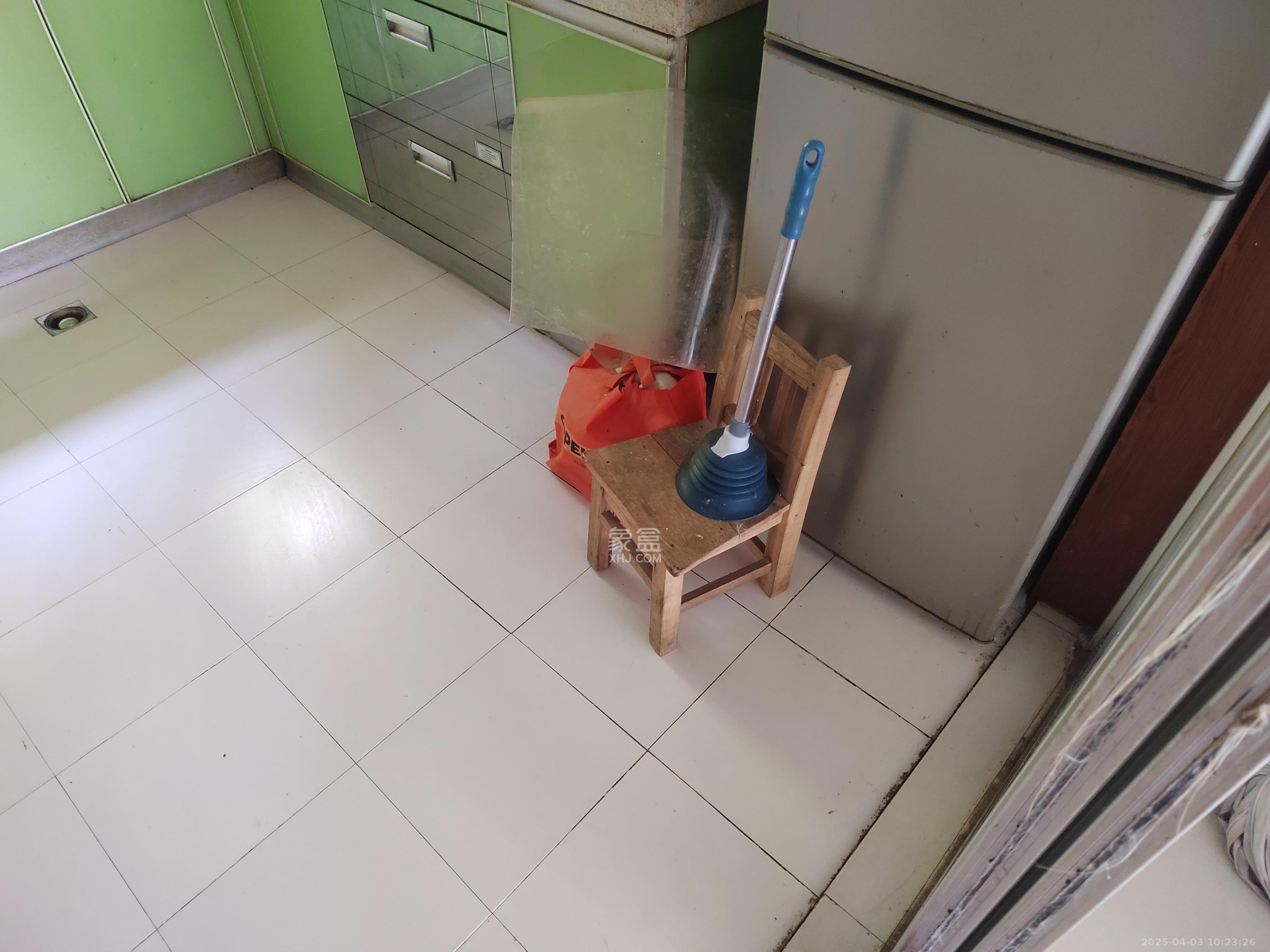 鄱阳小区  1室0厅0卫    1500.0元/月 鄱阳小区  1室0厅0卫    1500.0元/月室内图