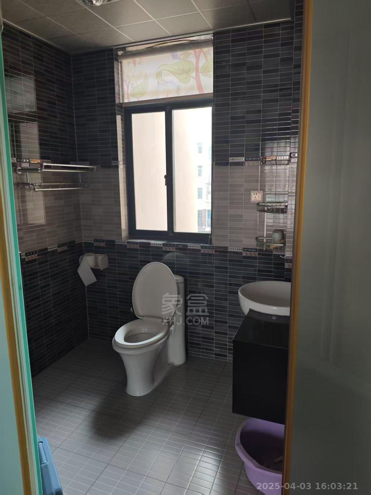 中央皇庭 2室2厅1卫 1500.0元/月 中央皇庭 2室2厅1卫 1500.0元/月室内图