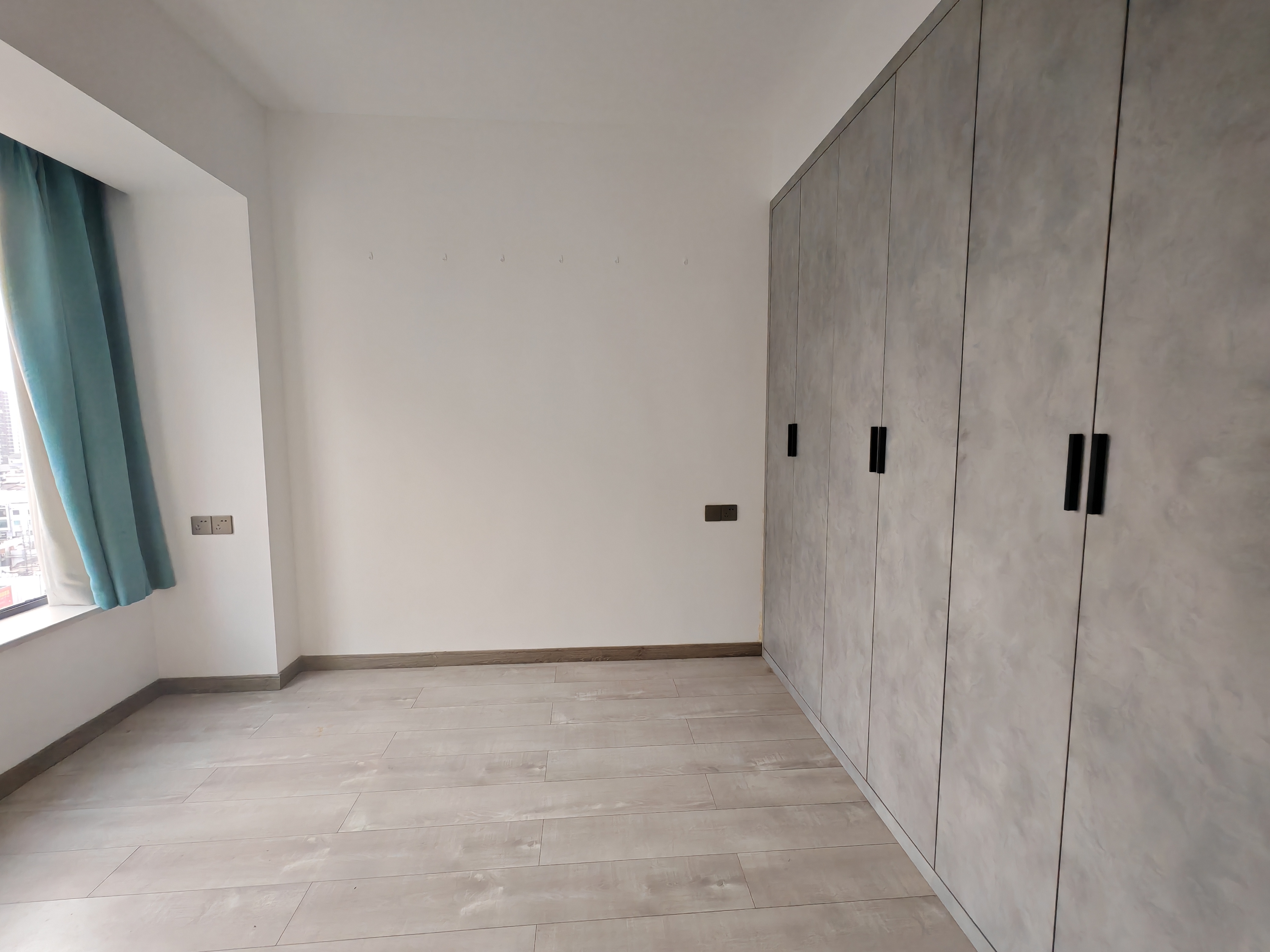 天门中央广场 3室2厅1卫 2600.0元/月 天门中央广场 3室2厅1卫 2600.0元/月室内图