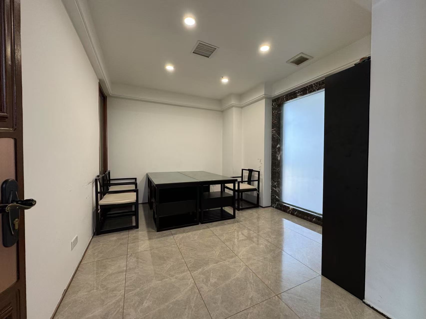 融冠亲城50写字楼 4室1厅0卫 8500.0元/月 融冠亲城50写字楼 4室1厅0卫 8500.0元/月室内图