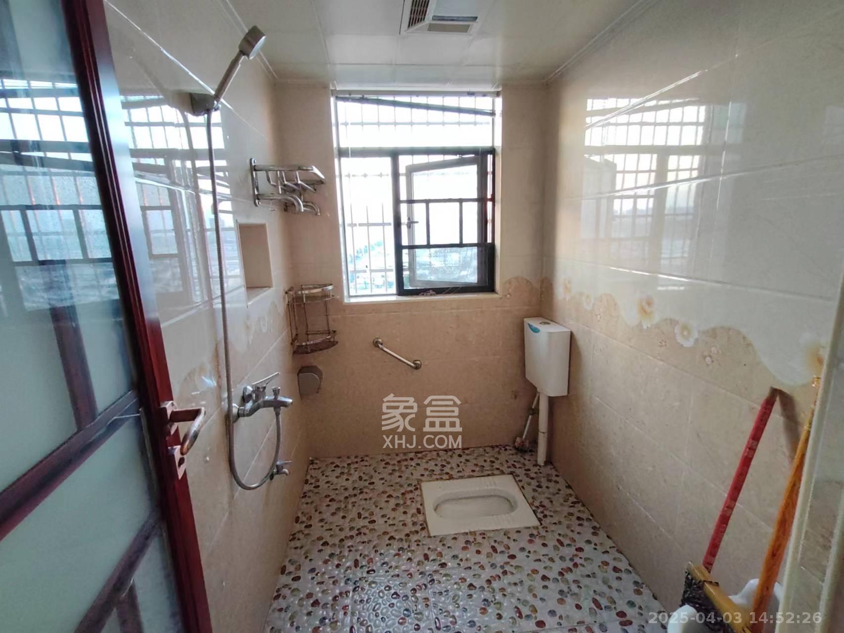 长永佳苑 3室2厅1卫 2300.0元/月 长永佳苑 3室2厅1卫 2300.0元/月室内图