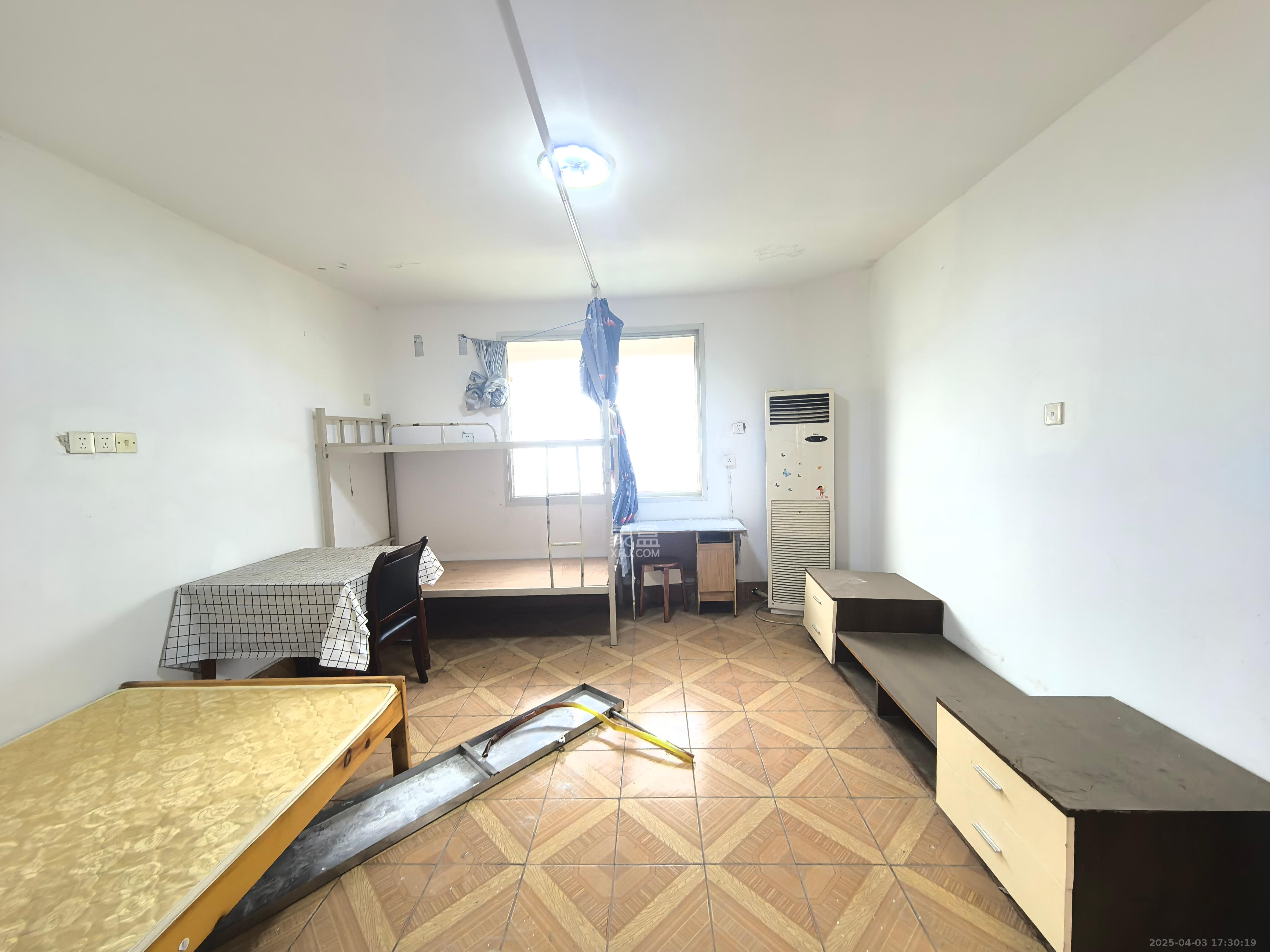 丽臣小区 2室1厅1卫 1800.0元/月 丽臣小区 2室1厅1卫 1800.0元/月室内图