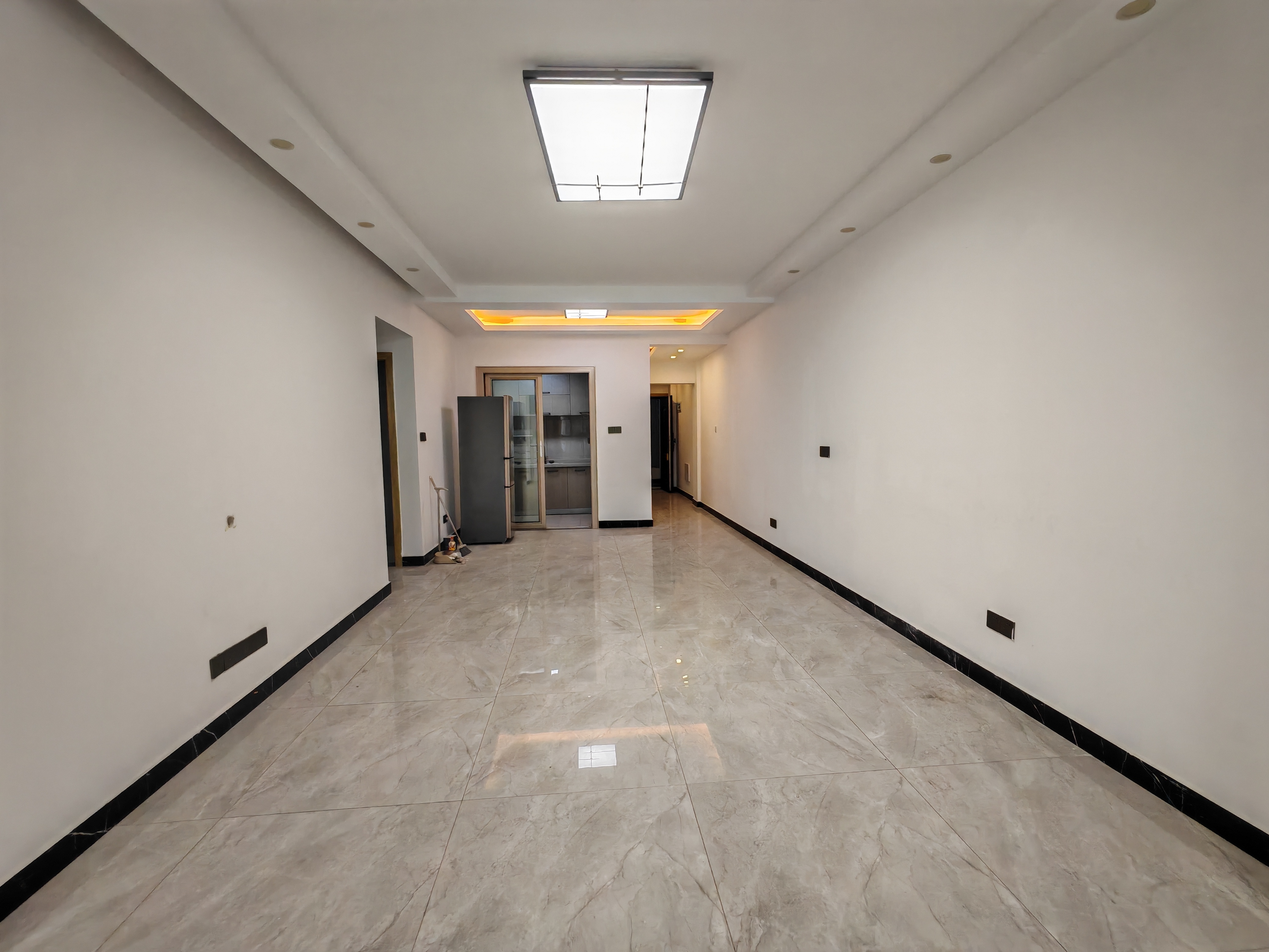 天门中央广场 3室2厅1卫 2600.0元/月 天门中央广场 3室2厅1卫 2600.0元/月室内图