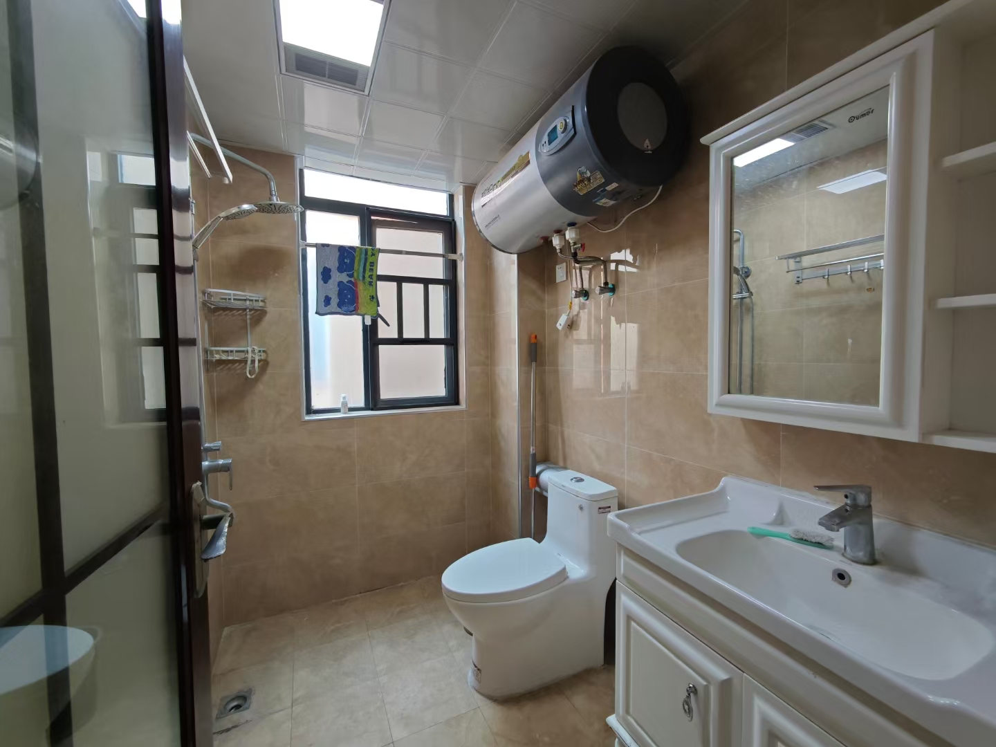 百弘学府城  3室2厅2卫    59.8万 百弘学府城  3室2厅2卫    59.8万客厅