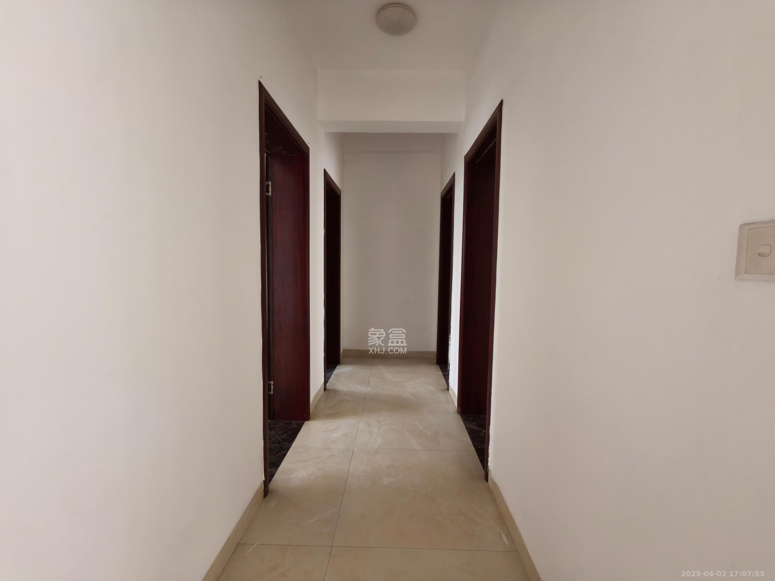 景荣华苑  4室2厅2卫    2600.0元/月室内图