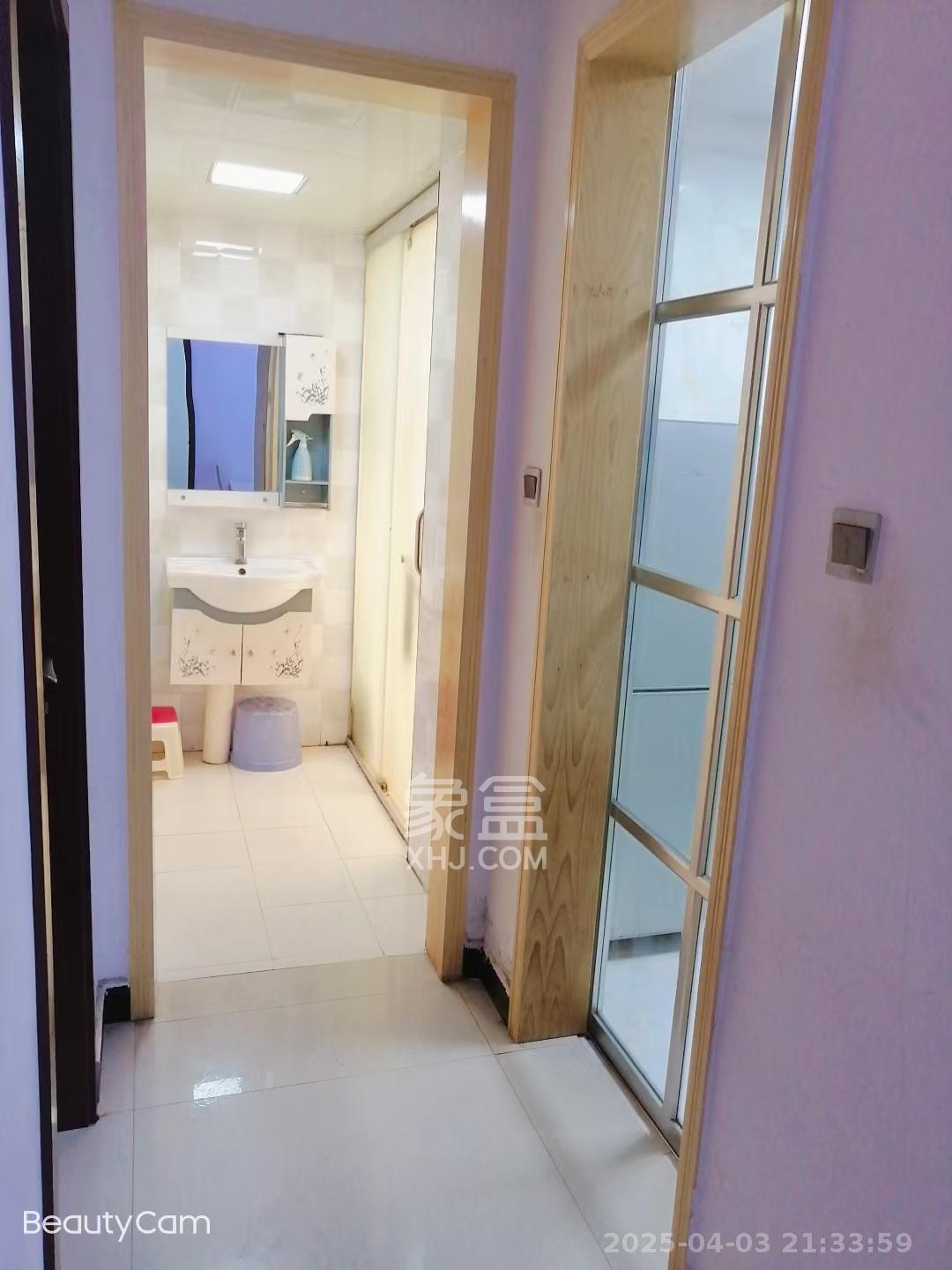三一街区  2室2厅1卫   1800.00元/月室内图