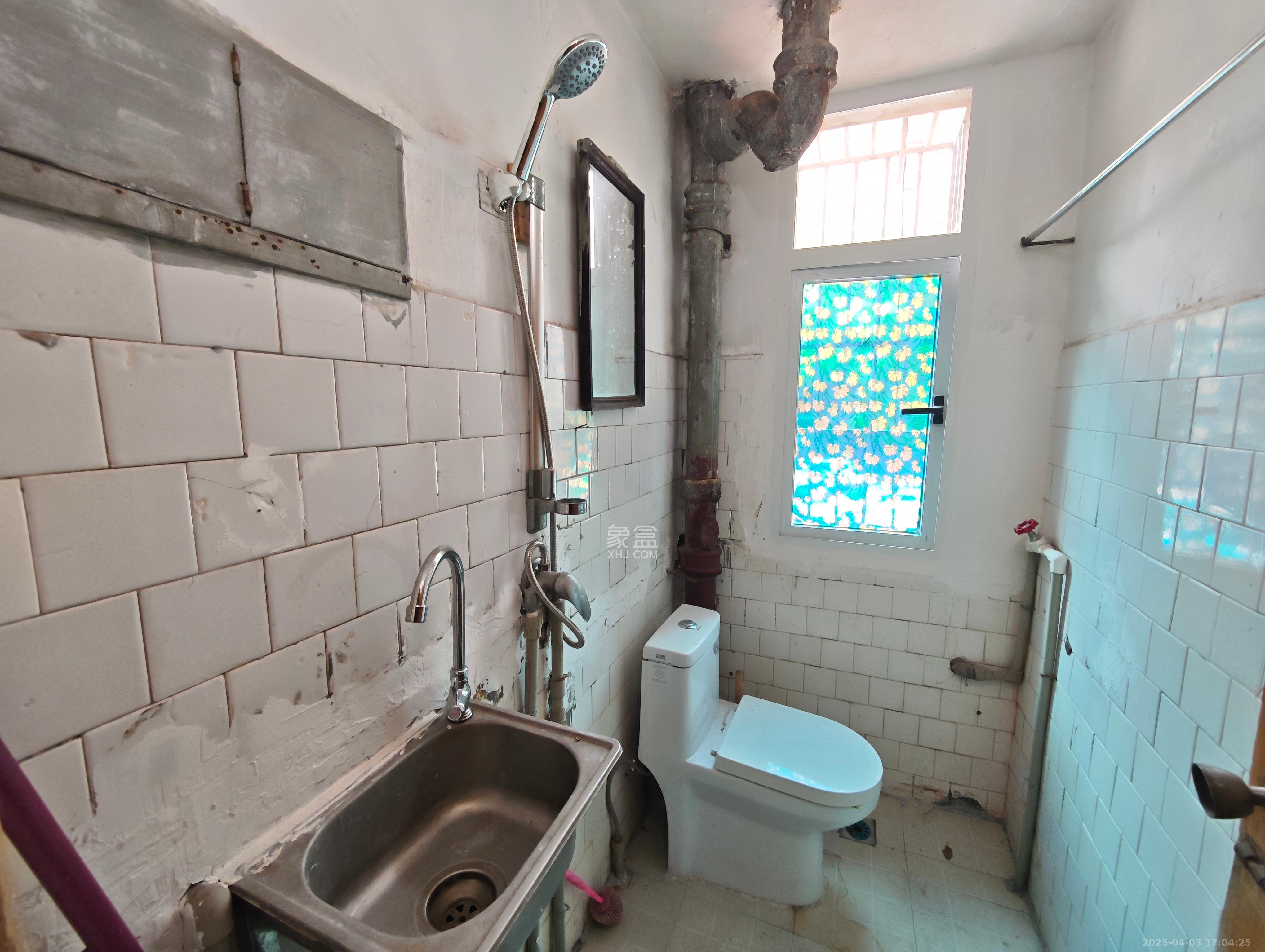 友谊路电视机厂宿舍 4室2厅1卫 1500.0元/月 友谊路电视机厂宿舍 4室2厅1卫 1500.0元/月室内图