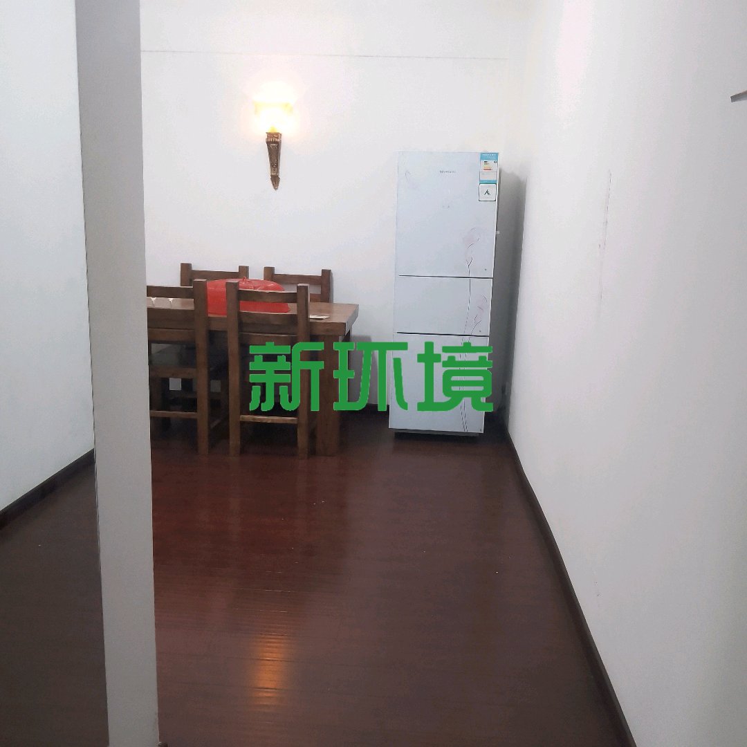 逸臣广场  2室2厅1卫   65.00万客厅