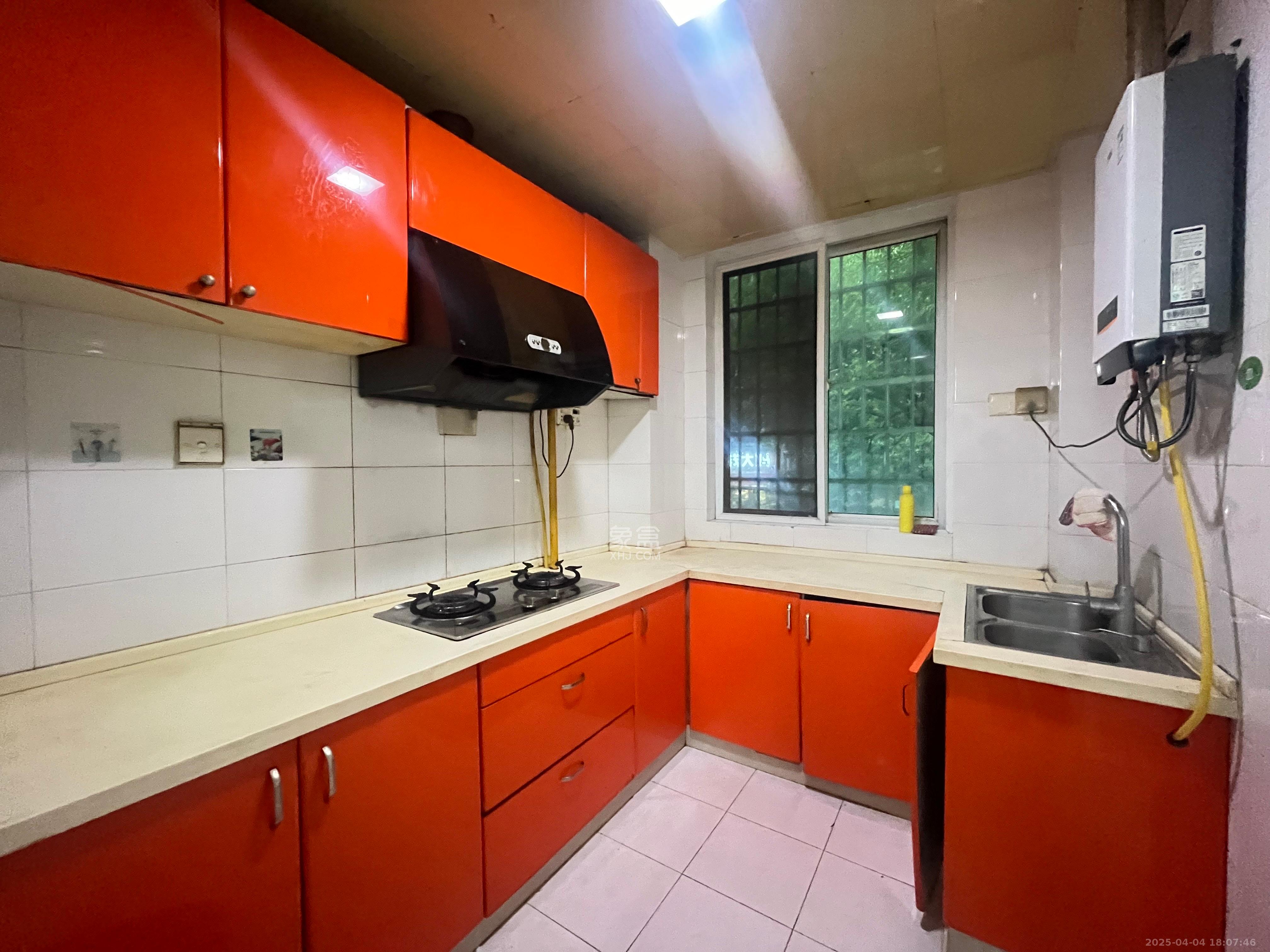 恩瑞麓山名园(龙王港小区) 3室2厅2卫 2500.0元/月 恩瑞麓山名园(龙王港小区) 3室2厅2卫 2500.0元/月室内图