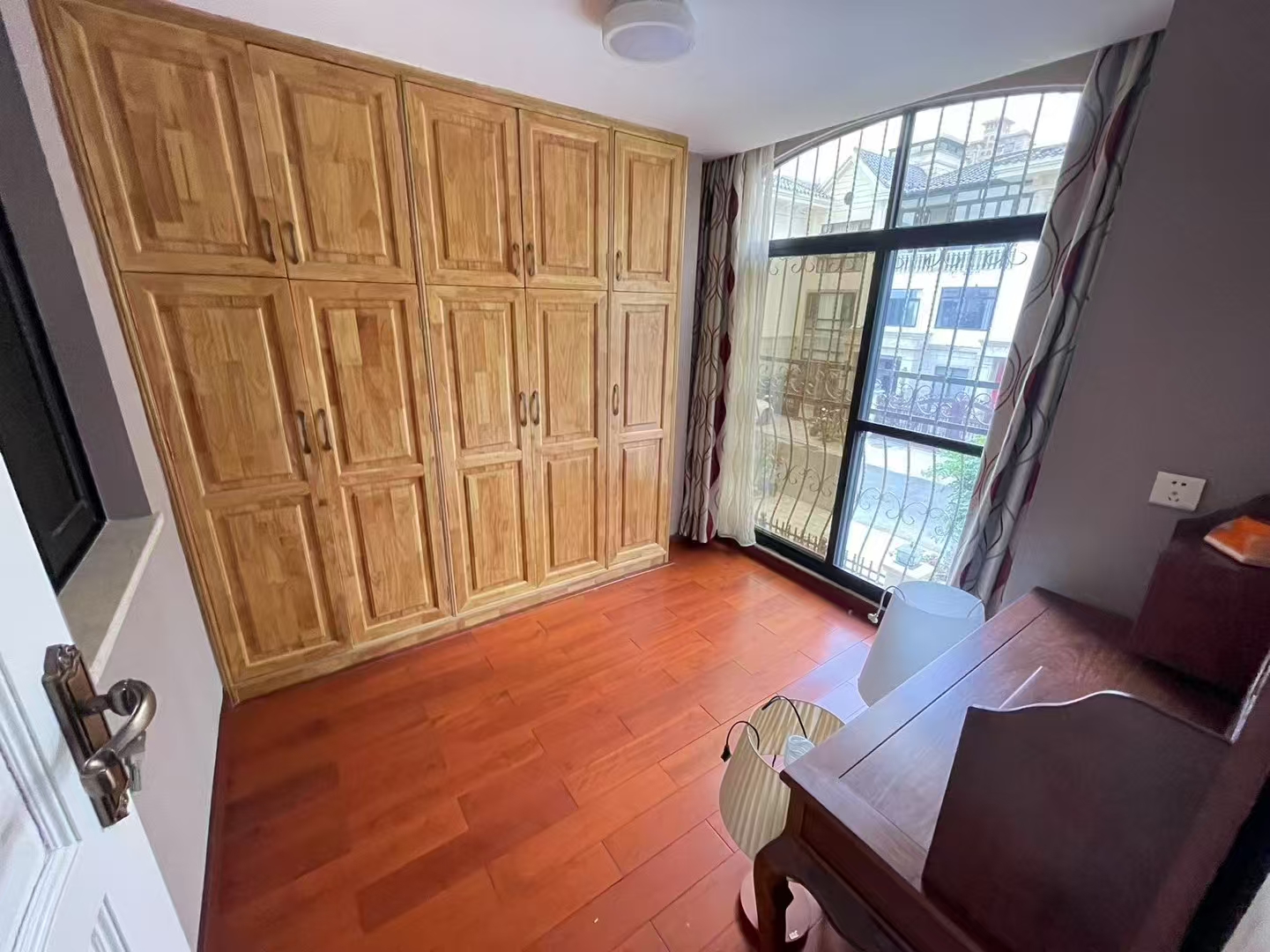 翡翠水城联排别墅  5室2厅3卫    390.0万 翡翠水城联排别墅  5室2厅3卫    390.0万室内图