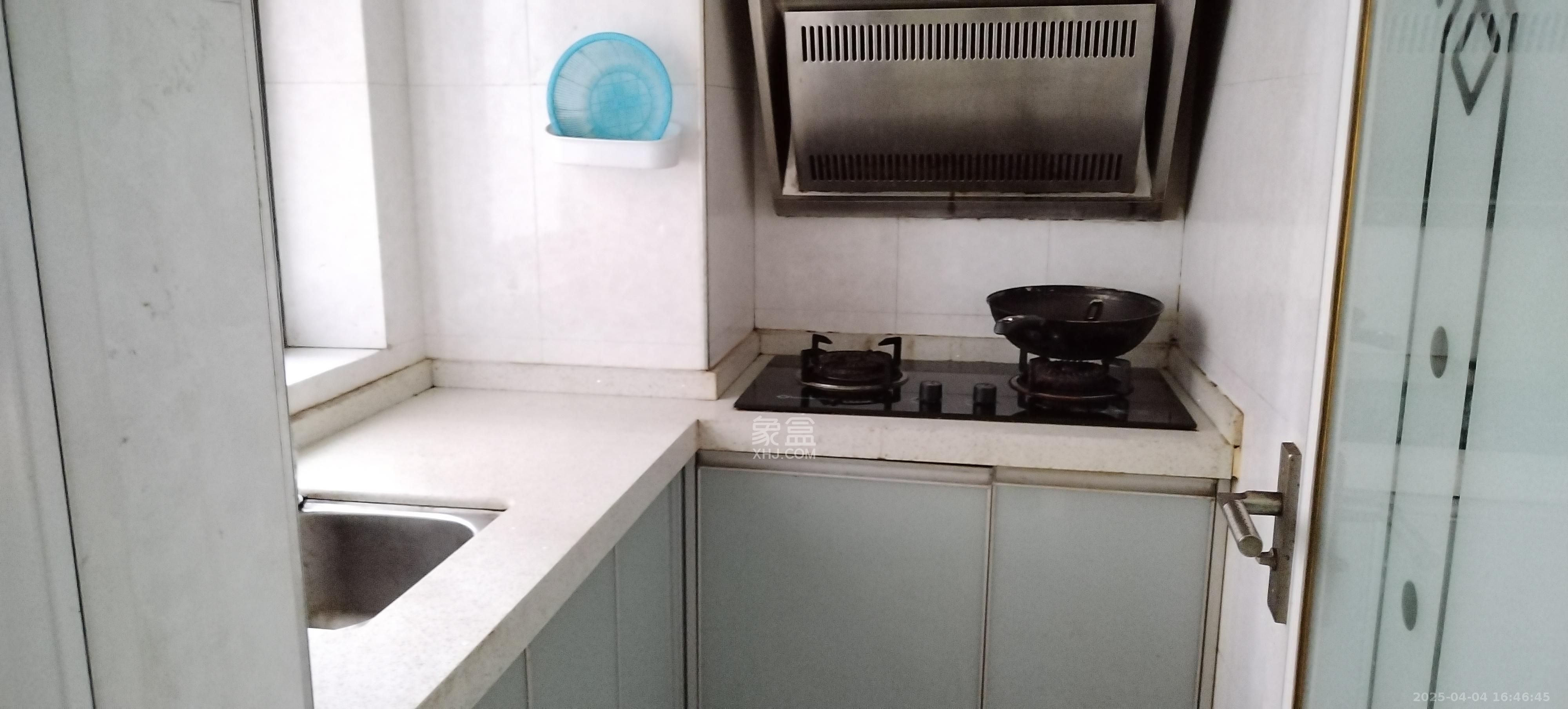 上海城小区 1室1厅1卫 1300.0元/月 上海城小区 1室1厅1卫 1300.0元/月室内图