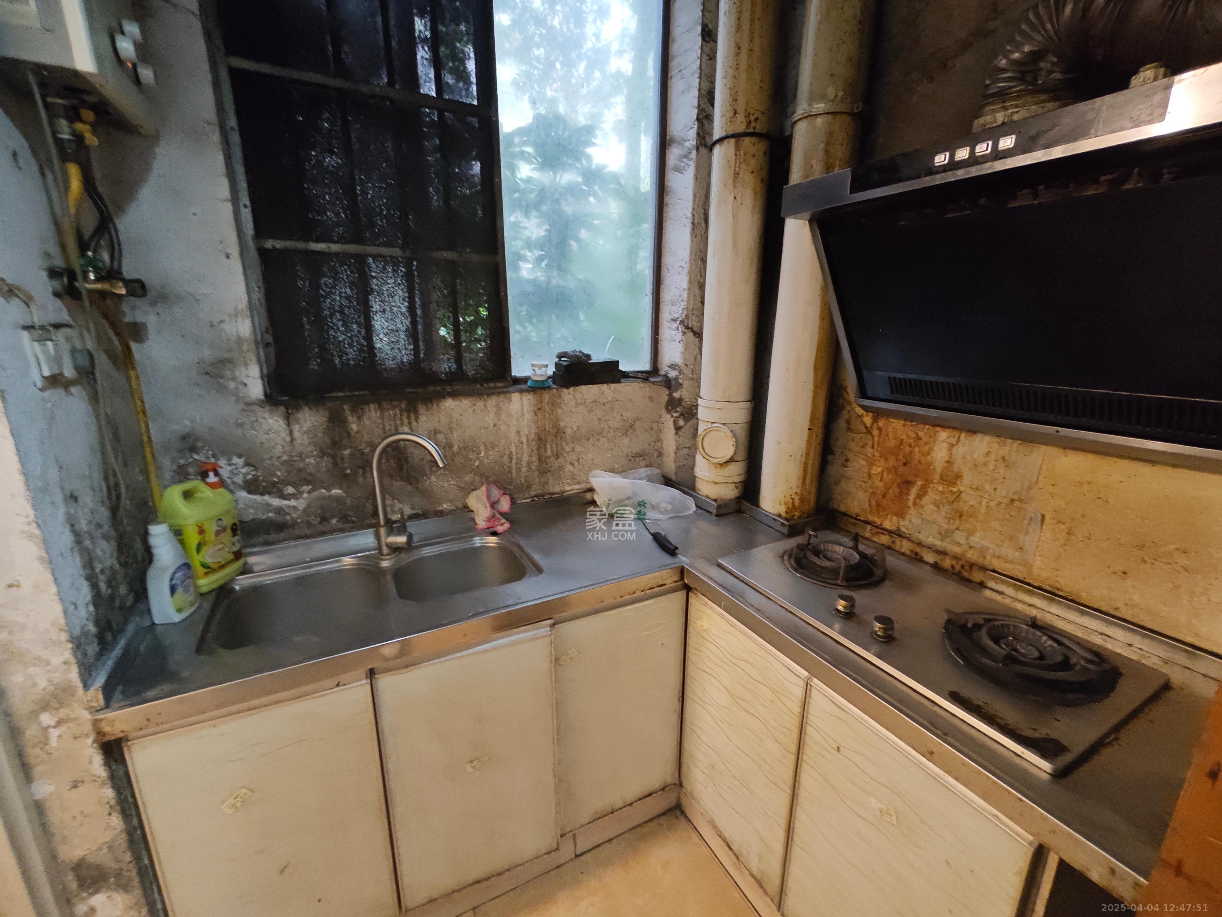 高信向日葵  1室2厅1卫    900.0元/月 高信向日葵  1室2厅1卫    900.0元/月室内图