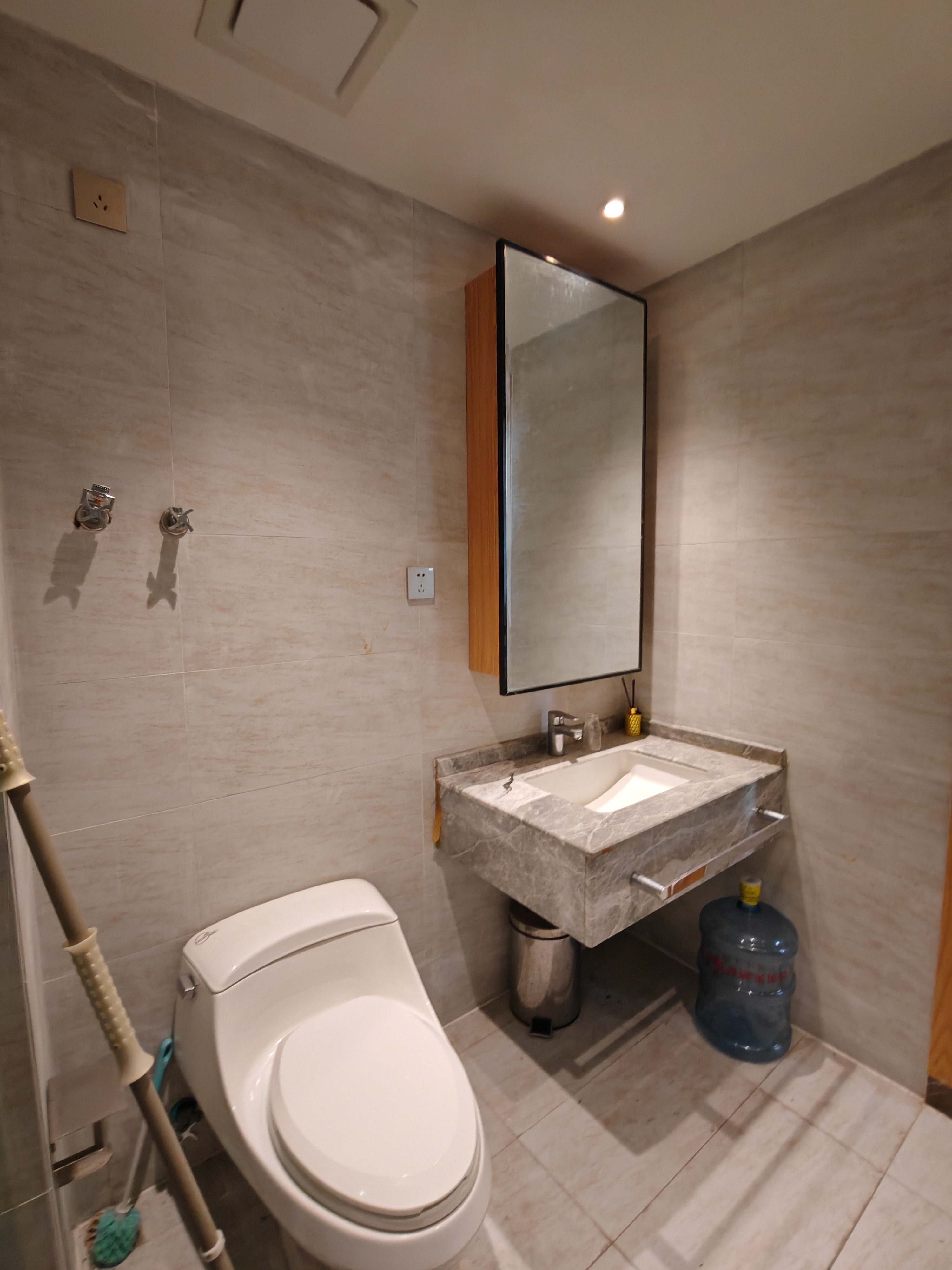 海航豪庭北苑 1室1厅1卫 2800.0元/月 海航豪庭北苑 1室1厅1卫 2800.0元/月室内图