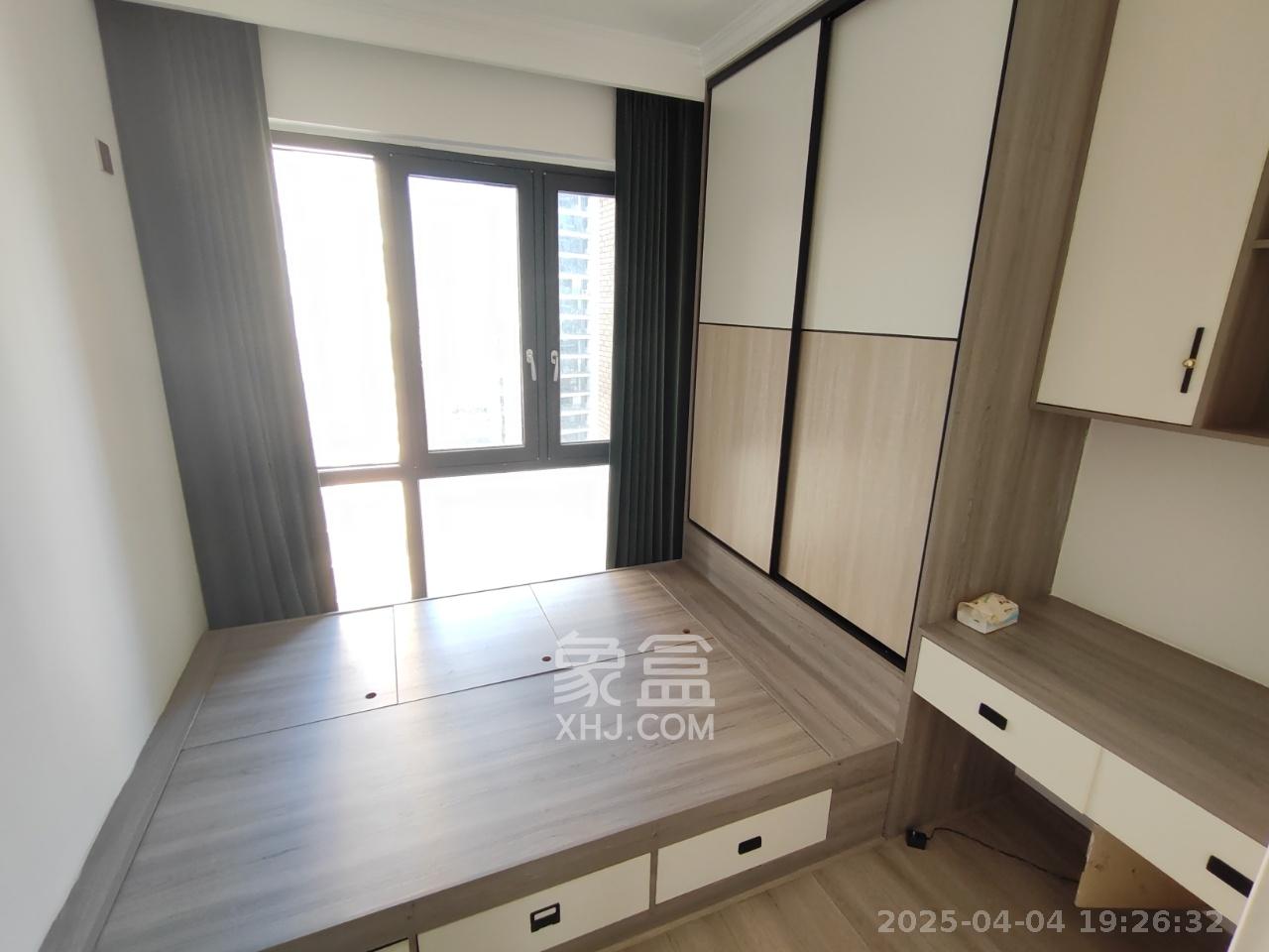 洋湖时代 3室2厅1卫 2350.0元/月 洋湖时代 3室2厅1卫 2350.0元/月室内图