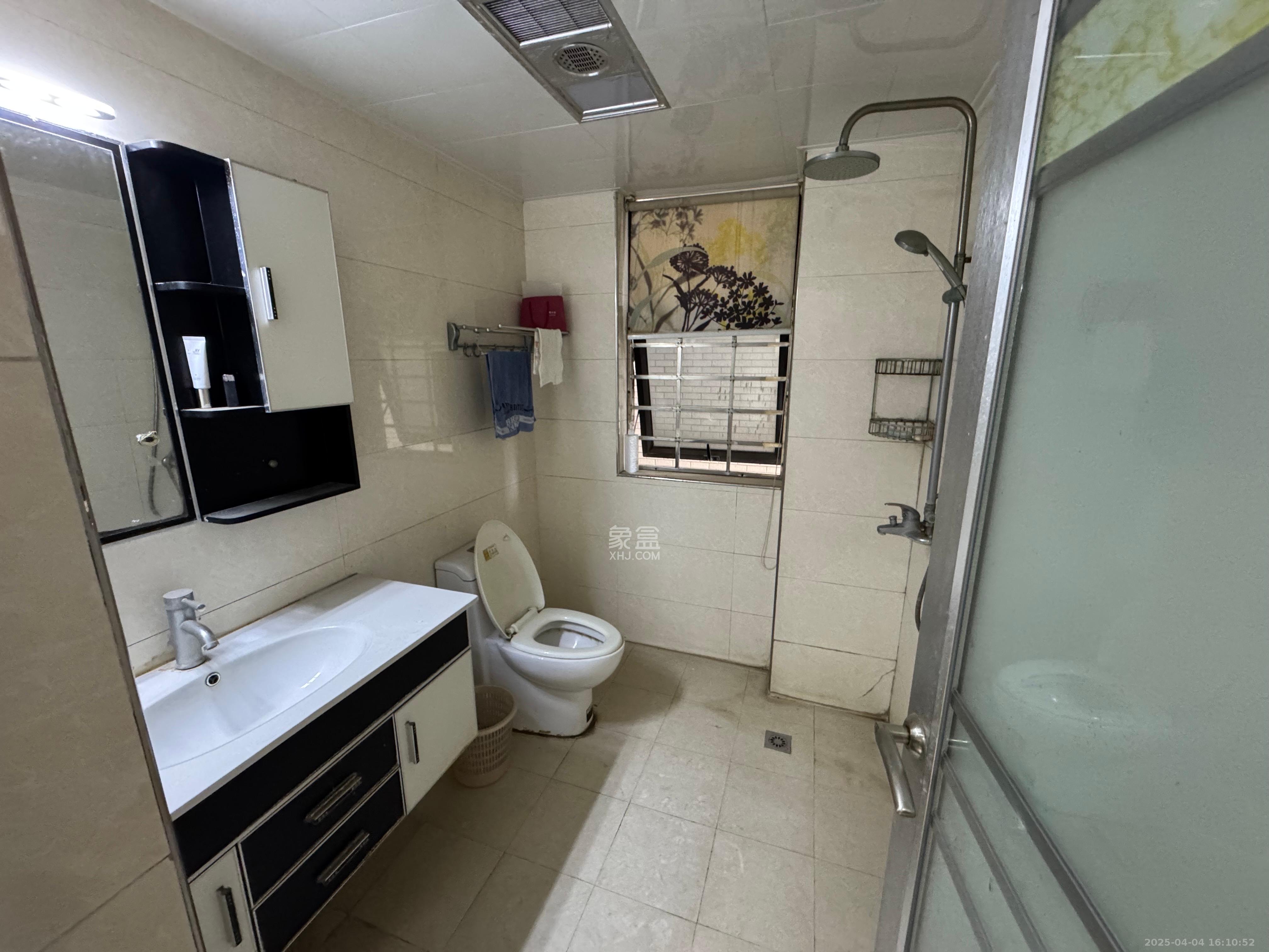 上东辛顿公寓 3室2厅1卫 3000.0元/月 上东辛顿公寓 3室2厅1卫 3000.0元/月室内图